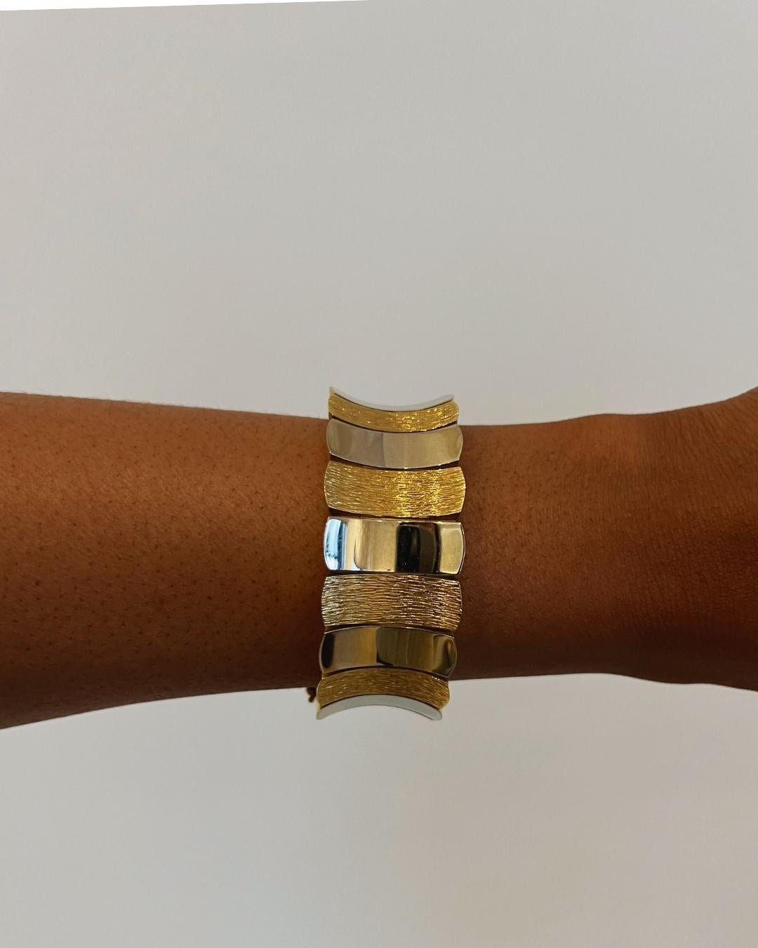 18 Karat Yellow and White Gold Link Bracelet, Italy Circa 1965 For Sale 1