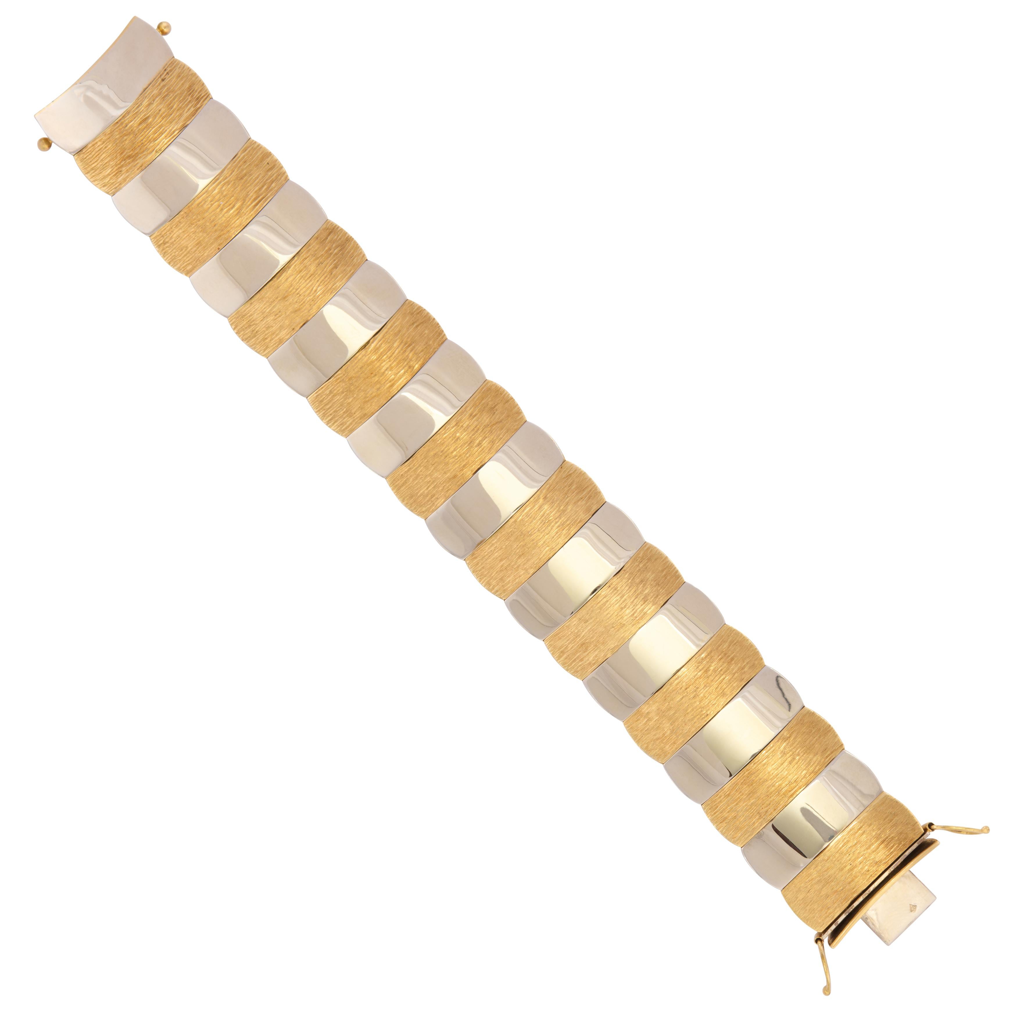 18 Karat Yellow and White Gold Link Bracelet, Italy Circa 1965 For Sale 2