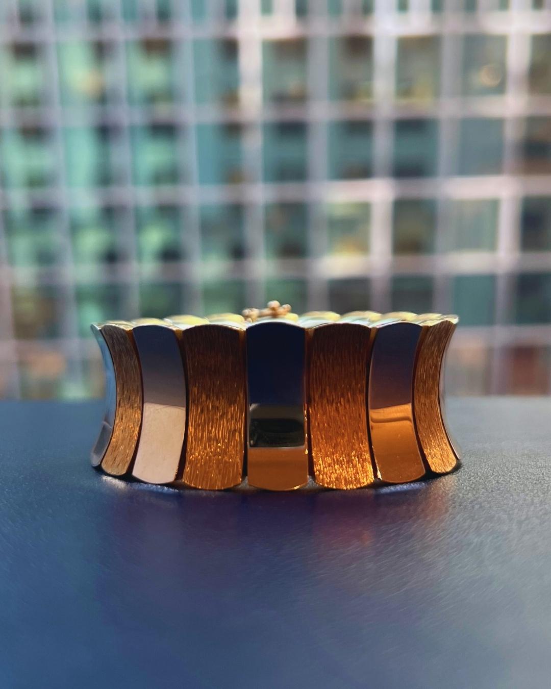 18 Karat Yellow and White Gold Link Bracelet, Italy Circa 1965 For Sale 3