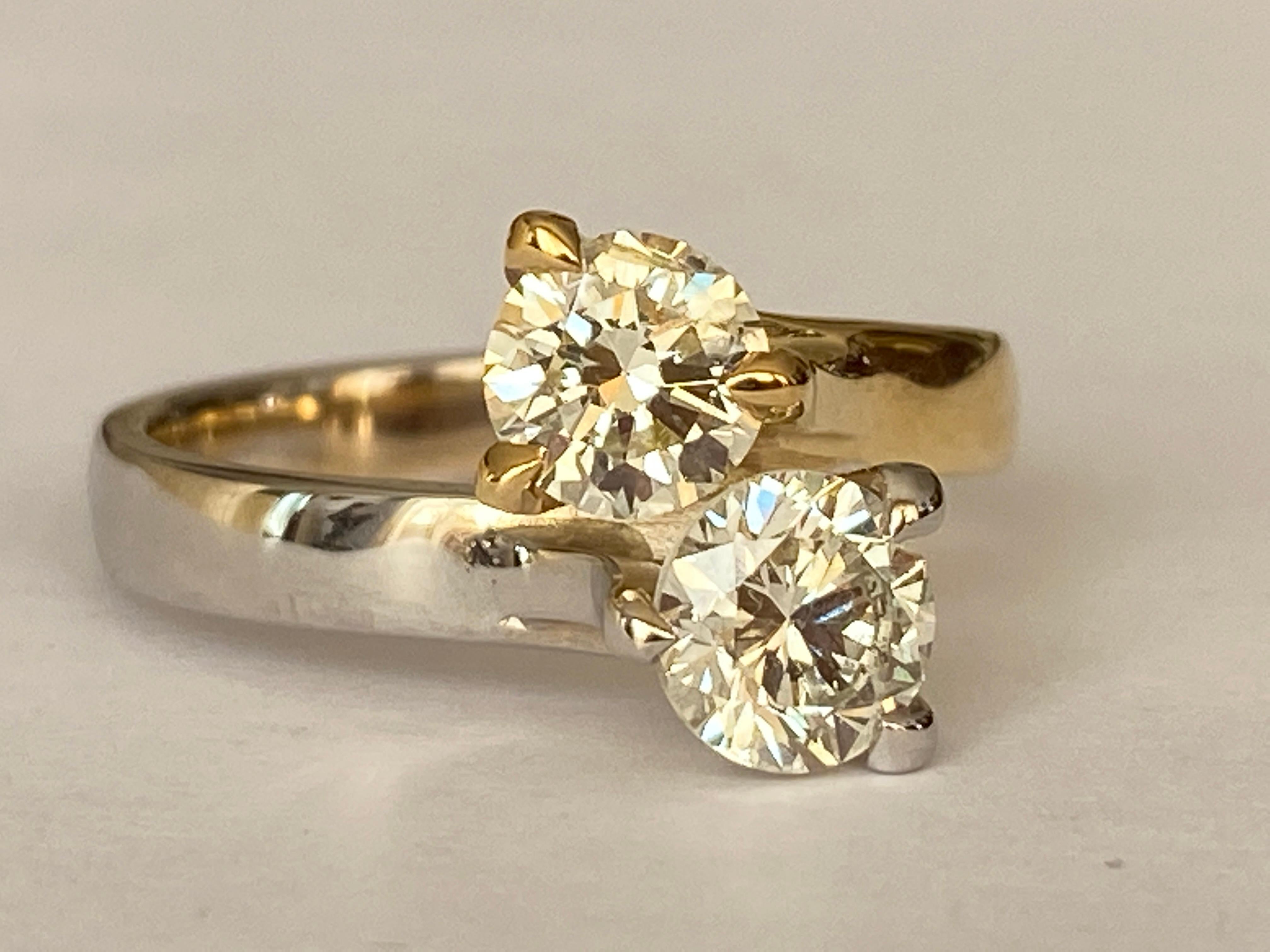 Offered:new handmade 18 karat yellow and white gold 'toi et moi' ring with a total of approx. 1.41 ct brilliant cut diamonds, divided over 2 stones of 0.81 ct L/SI2 and 0.61 ct M/P1. ALGT certificate number 60675224 is included.
Grade: 750 (marked)