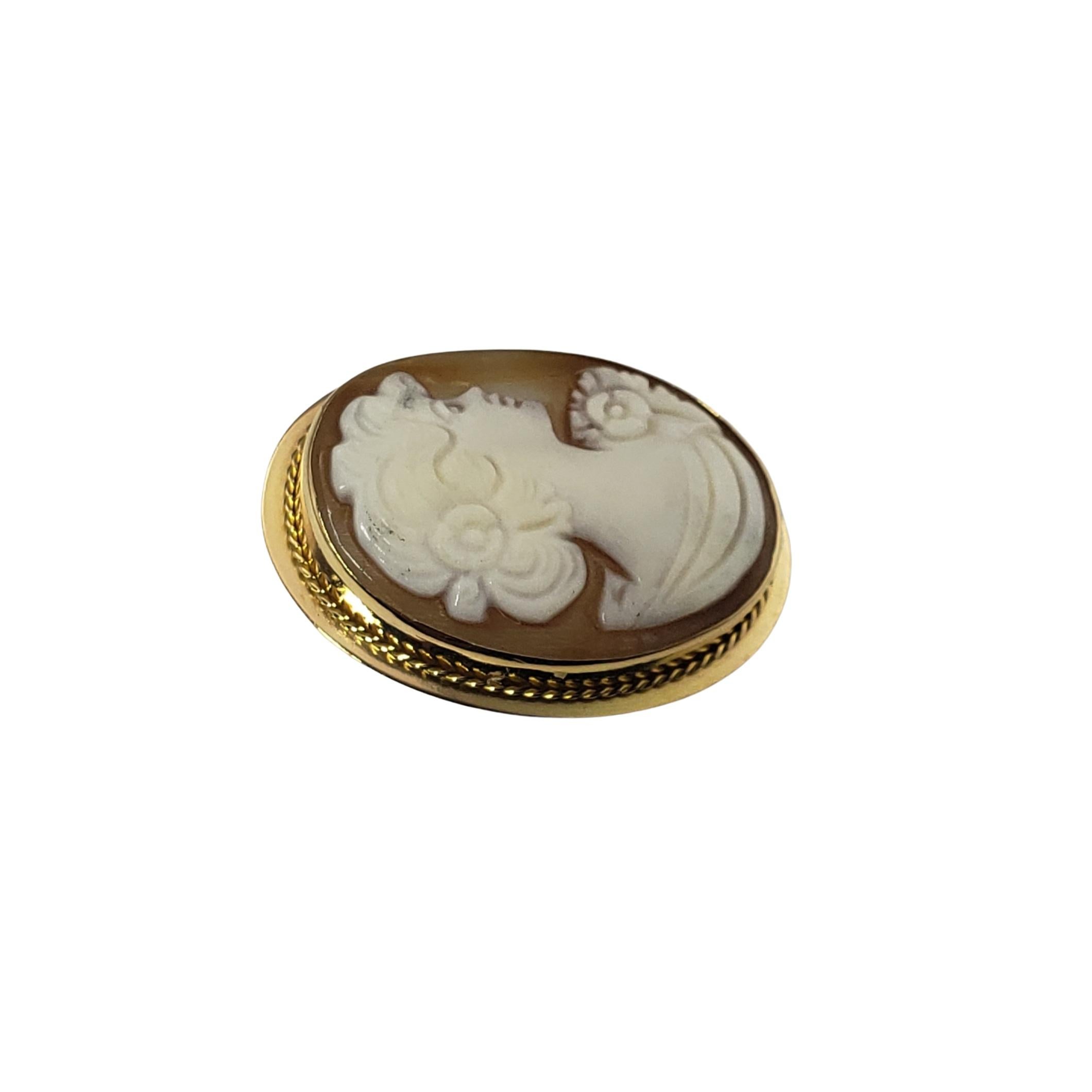 Vintage 18 Karat Yellow Gold Cameo Brooch/Pendant-

This elegant cameo features a lovely lady in profile framed in beautifully detailed 18K yellow gold. Can be worn as a brooch or a pendant.

Size: 23 mm x 18 mm

Weight: 1.7 dwt. / 2.7 gr.

Stamped: