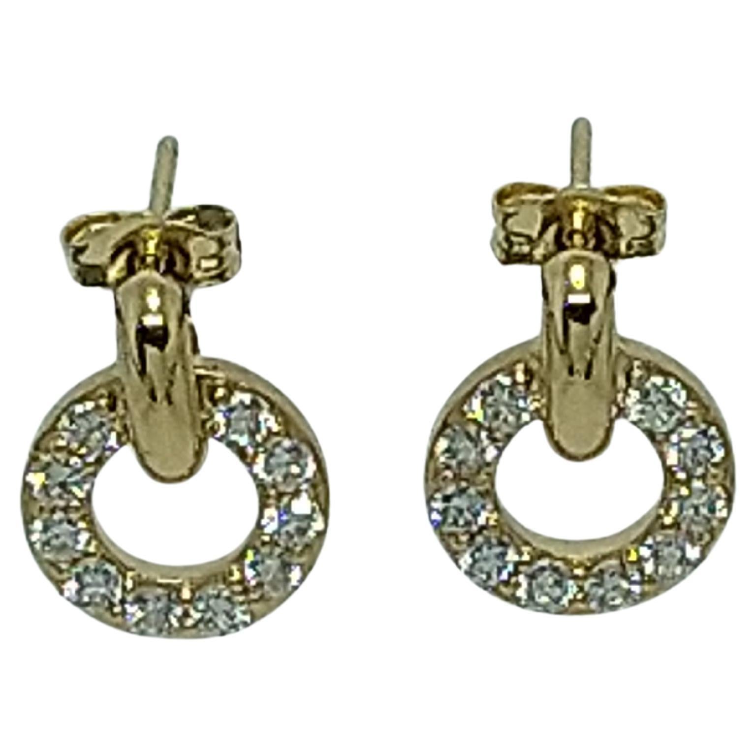 Jaune 18 carats GIA  Diamant  Boucles d'oreilles pendantes, Tiffany Le designer Thomas Kurilla joue la carte de la simplicité et de l'élégance. La boucle d'oreille est  14 mm x 10,5 mm de diamètre. Minuscule mais puissant. L'élégance tout au long de