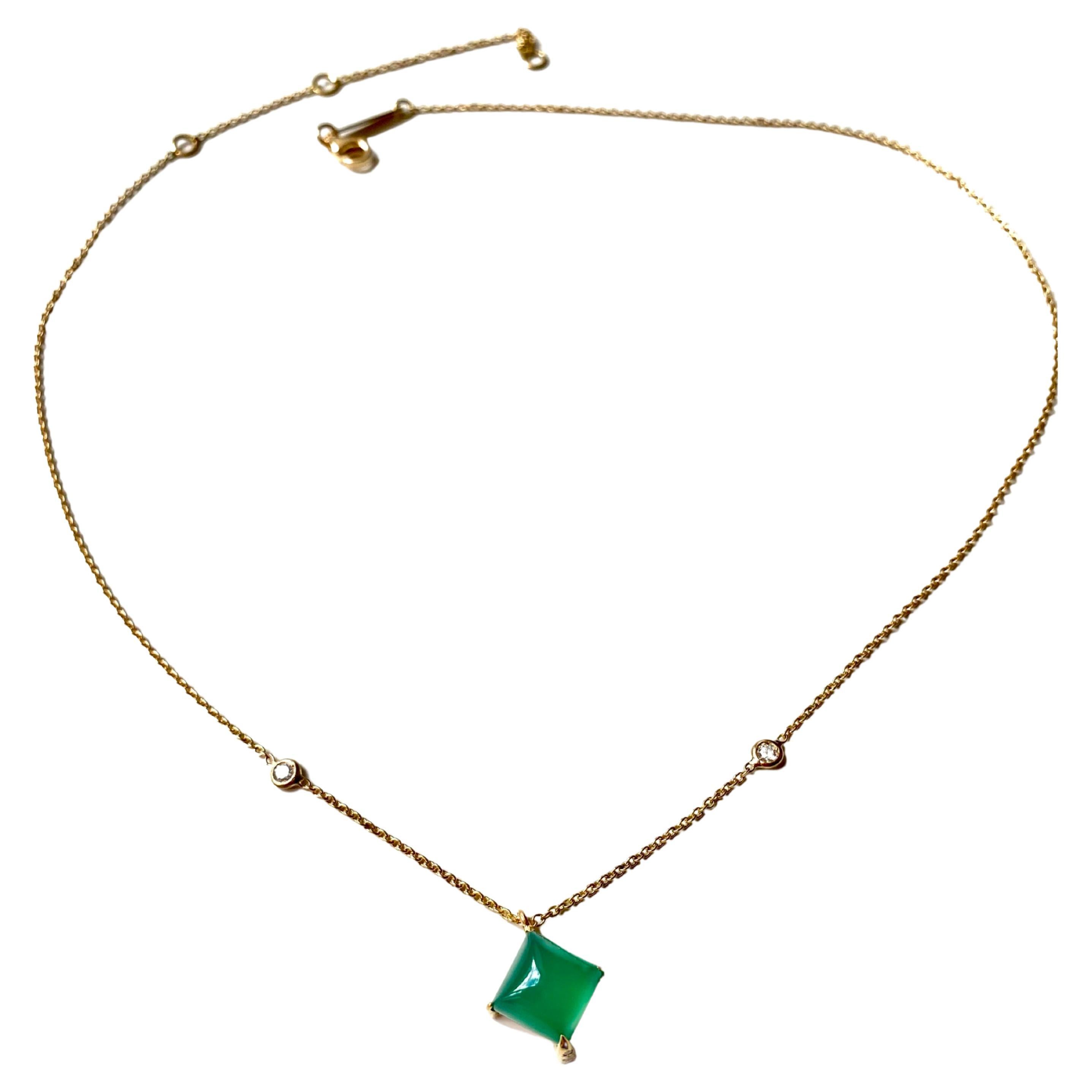 Sugar Loaf Green Agate 18 Karat Yellow Gold White Diamonds Design Chain Necklace For Sale
