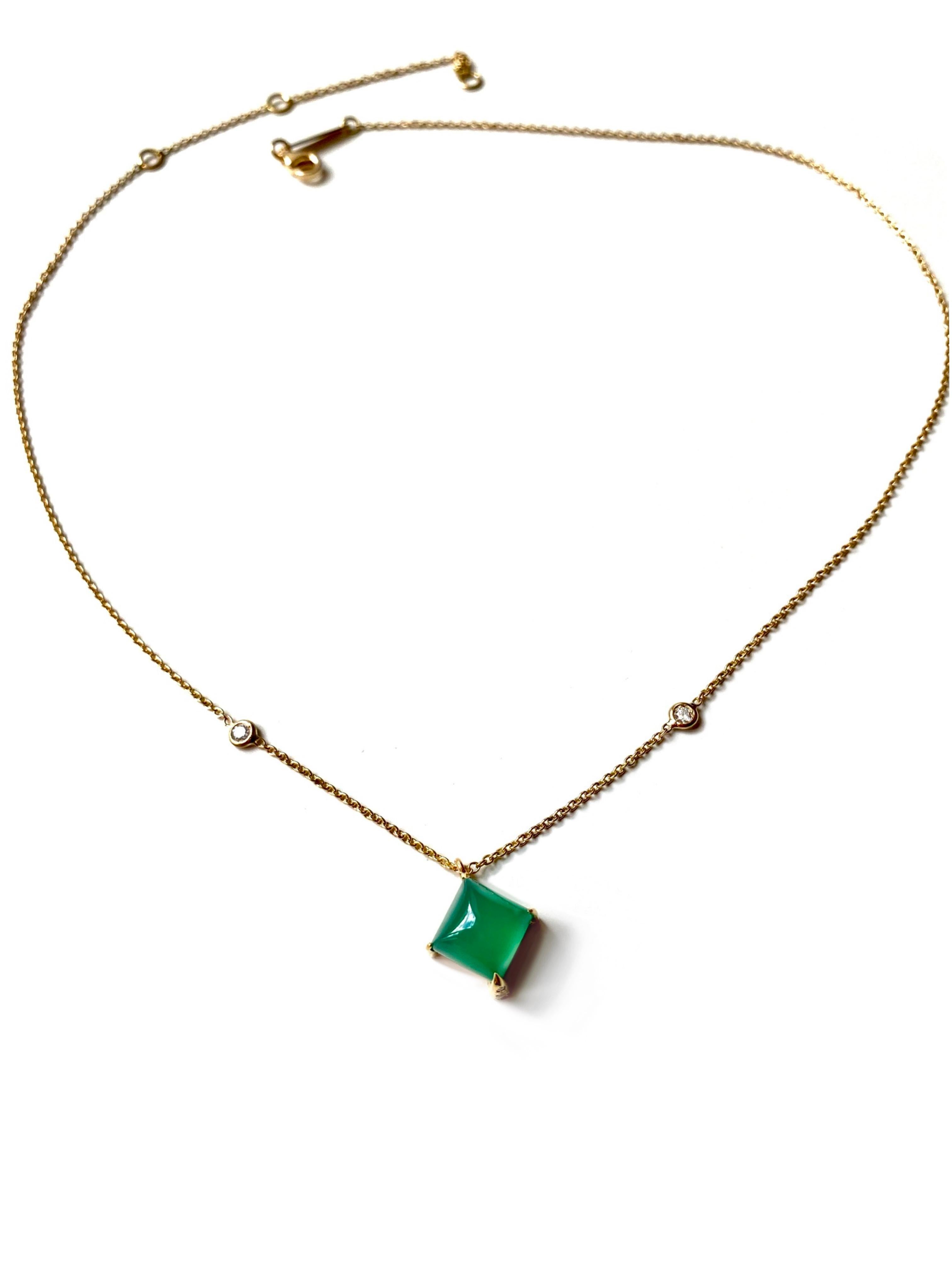 Rossella Ugolini Design Collection Art Deco Style 18 Karat Yellow Gold 0.045 white Diamonds Green Agate Design Chain Necklace Pendant.
Two white Diamonds bezel are located on the chain. In the center, a Sugar Loaf pyramid of bright Green Agate has