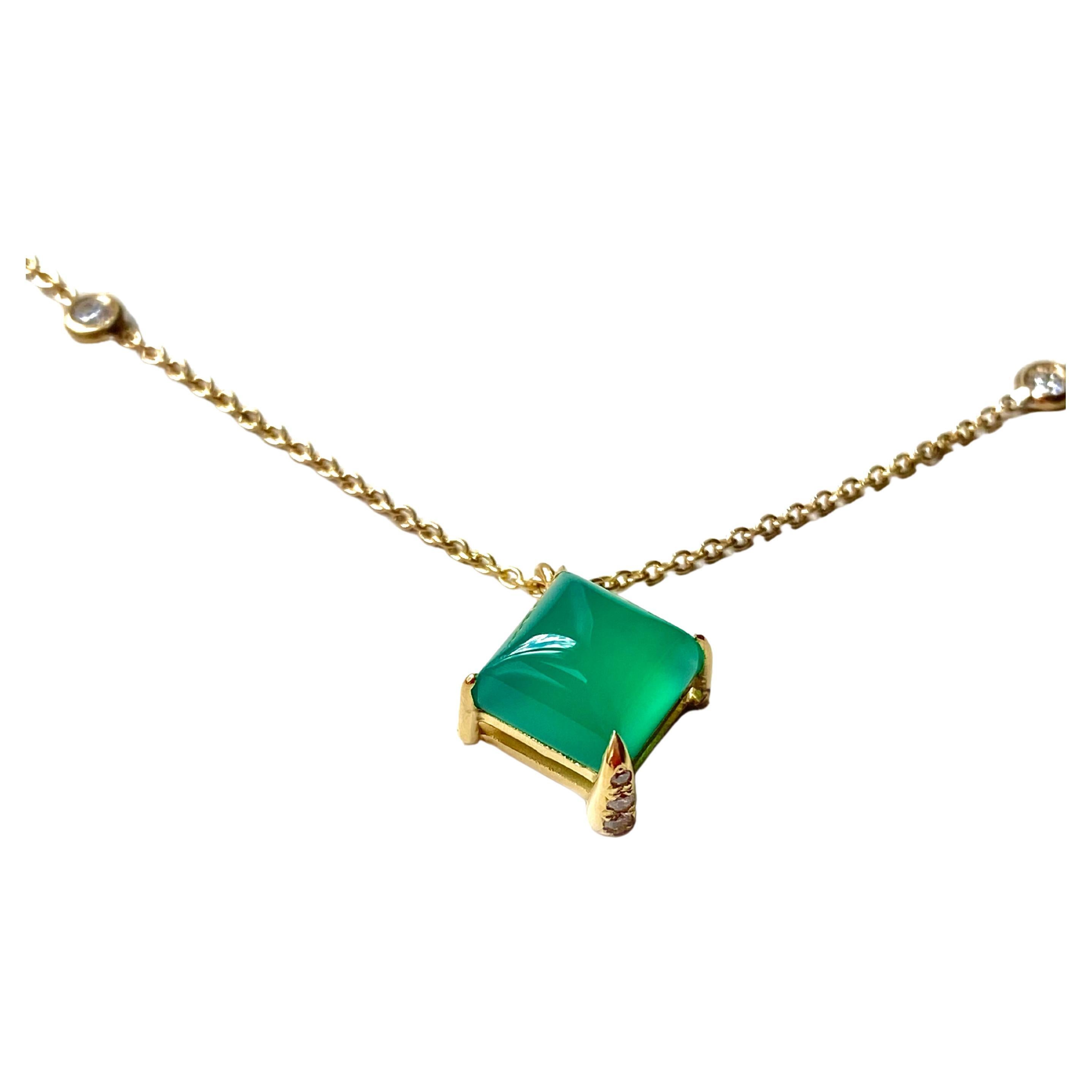 18K Yellow Gold  White Diamonds Sugar Loaf Green Agate Design Pendant Necklace