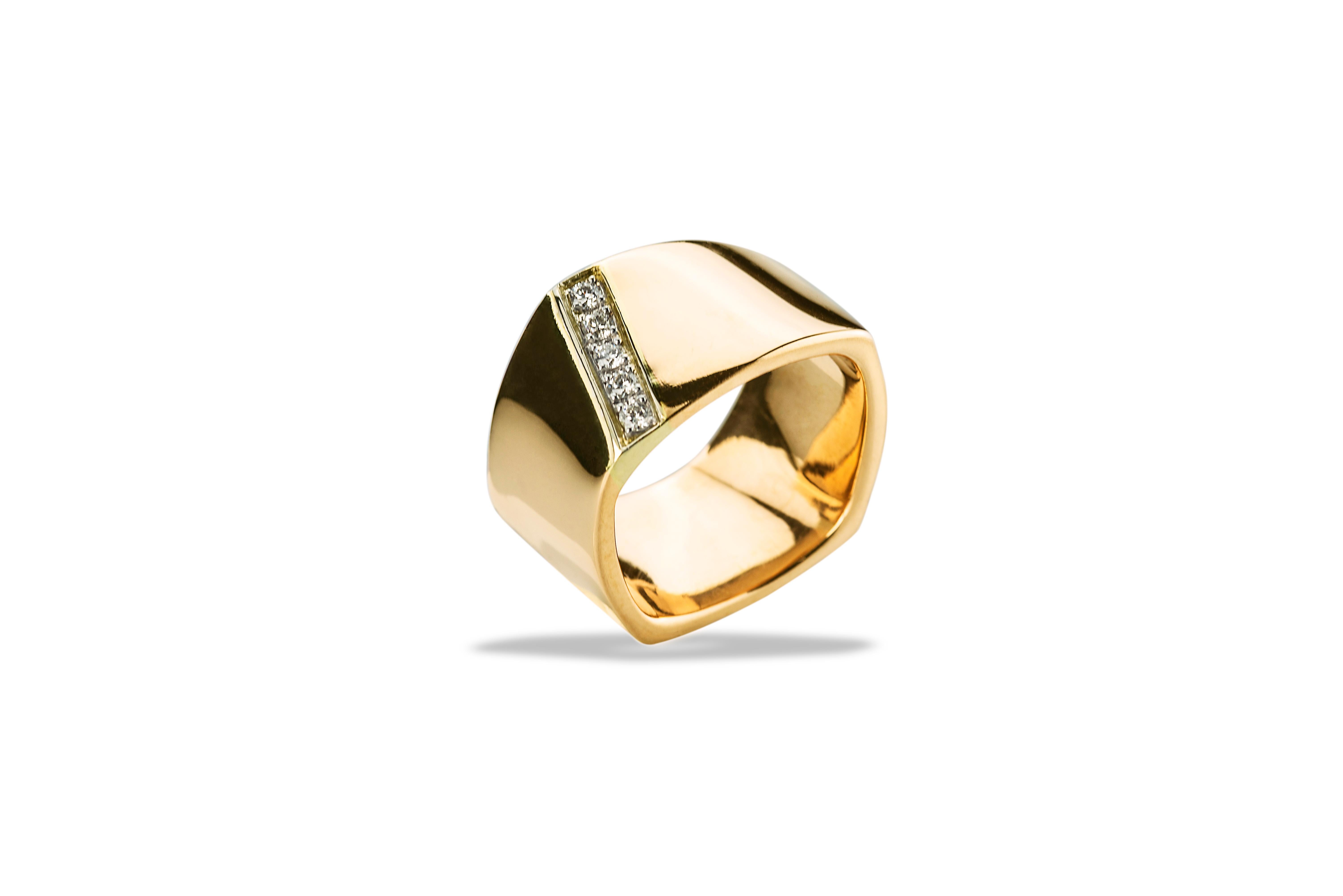 Brilliant Cut Unisex 18 Karat Yellow Gold 0.20 Karat White Diamonds Design Band Ring For Sale