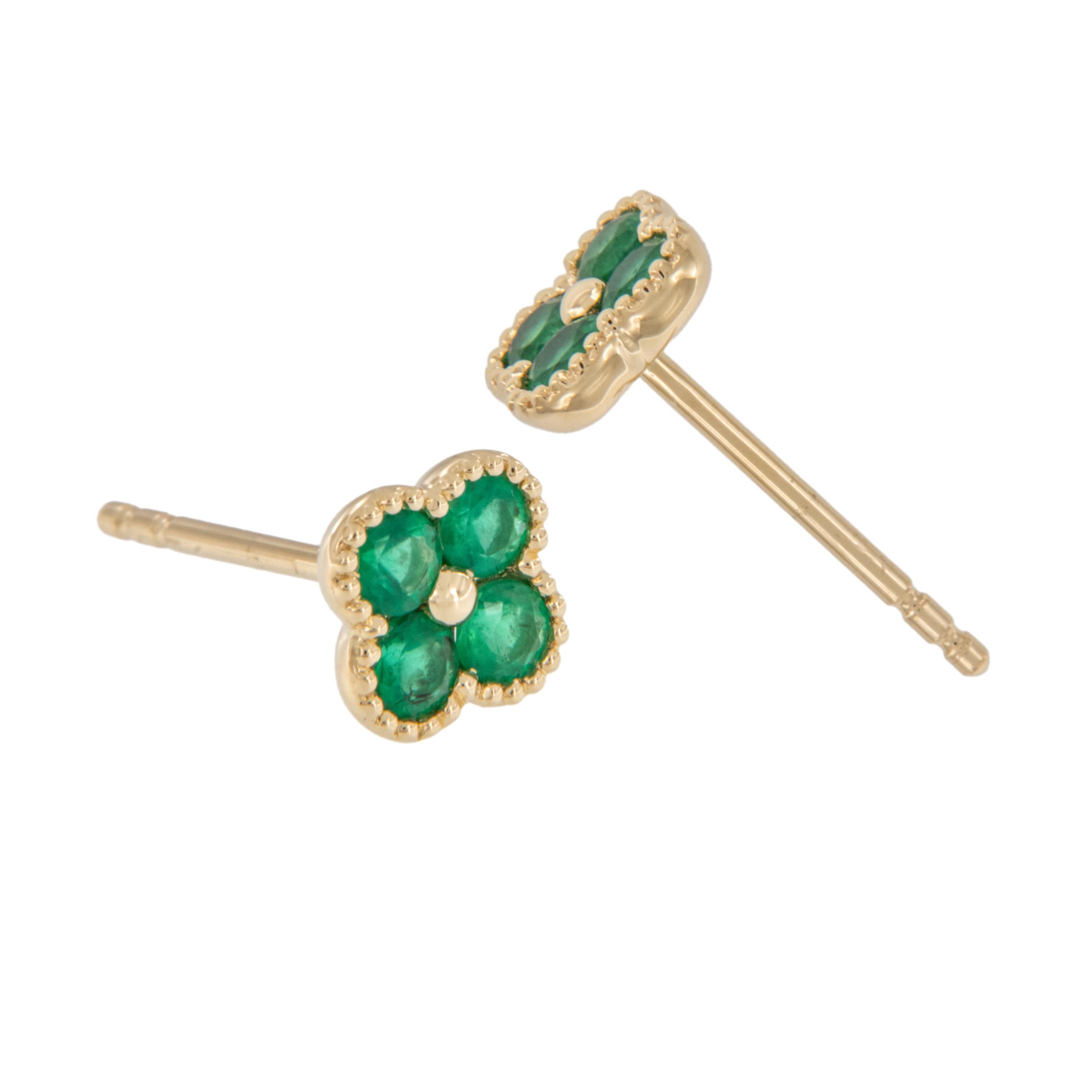 The rare four-leaf clover, with each leaf representing faith, hope, love, and luck, is considered a divine blessing in many cultures. It represents a beacon of hope, promising prosperity and abundance to those possessing it. Crafted in rich 18 karat