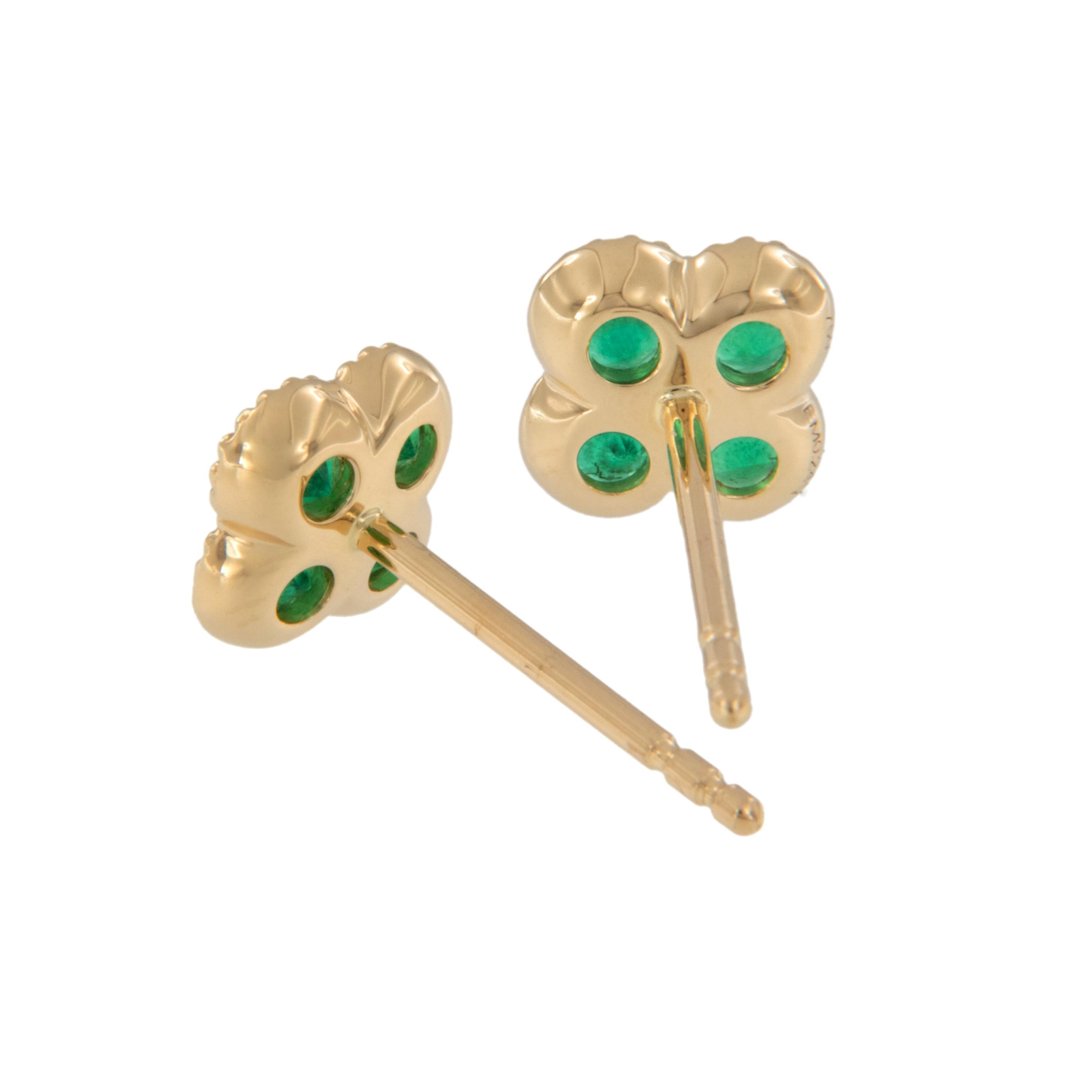 Round Cut 18 Karat Yellow Gold 0.50 Cttw Emerald Clover Stud Earrings For Sale