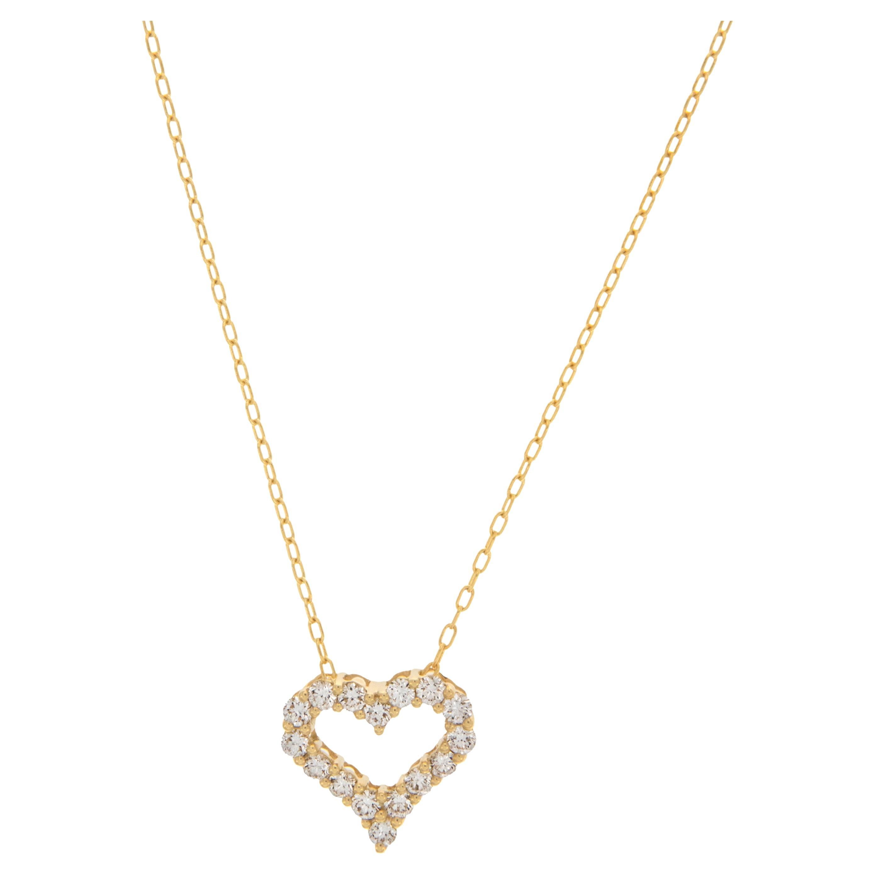 Les bijoux en forme de cœur sont l'un des types de bijoux les plus significatifs, et le choix d'un bijou en forme de cœur vous permet de vous exprimer de la meilleure façon possible. Exprimez-vous avec ce ravissant collier à cœur ouvert en or jaune