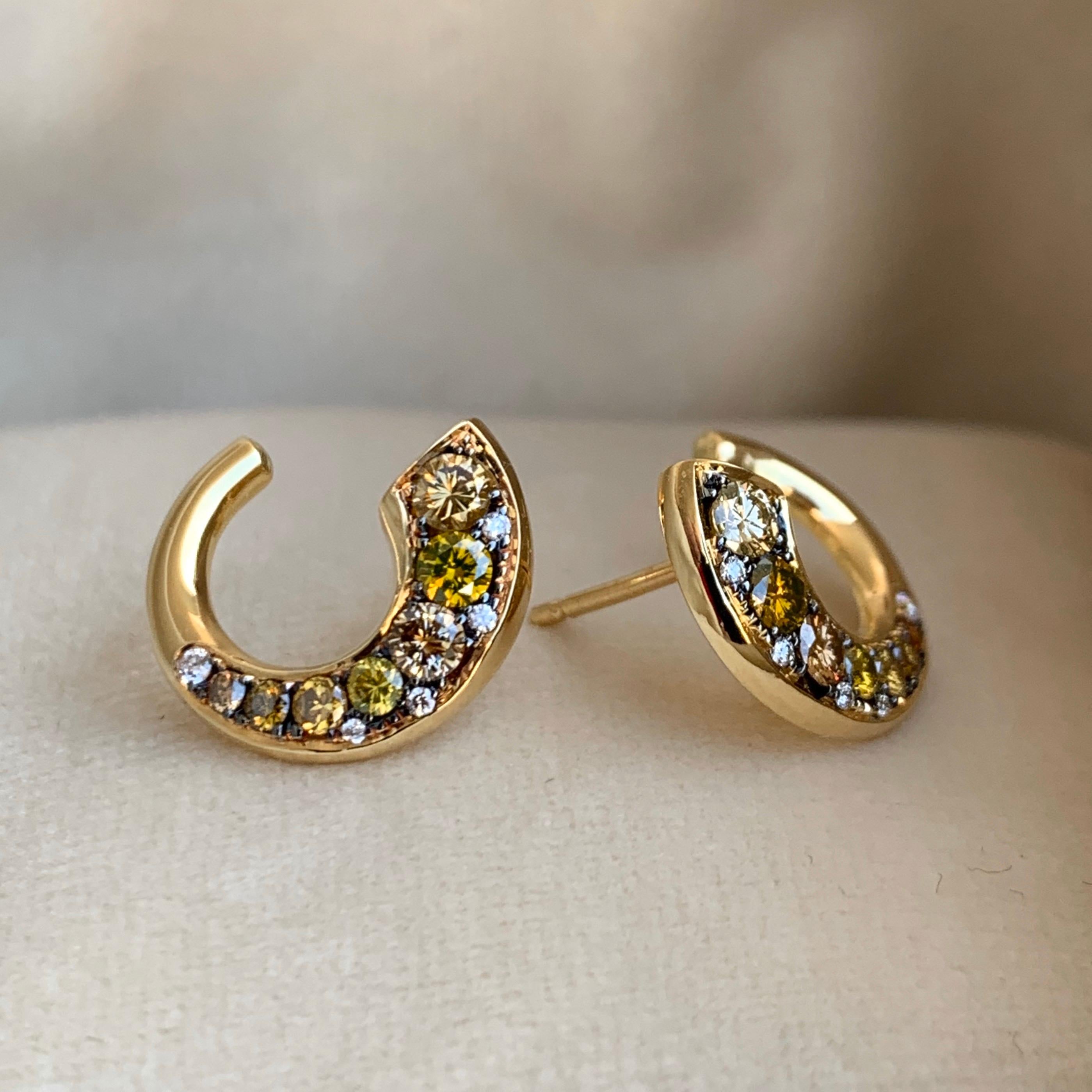 Flat Hoop Earrings in 18K Yellow gold 4,3 g. set with pave natural colored cognac brilliant-cut diamonds 0,72 ct. & White DEGVVS brilliant-cut diamonds 0,07 ct.  The Natural coloured cognac diamonds are natural colour treated, the colour is