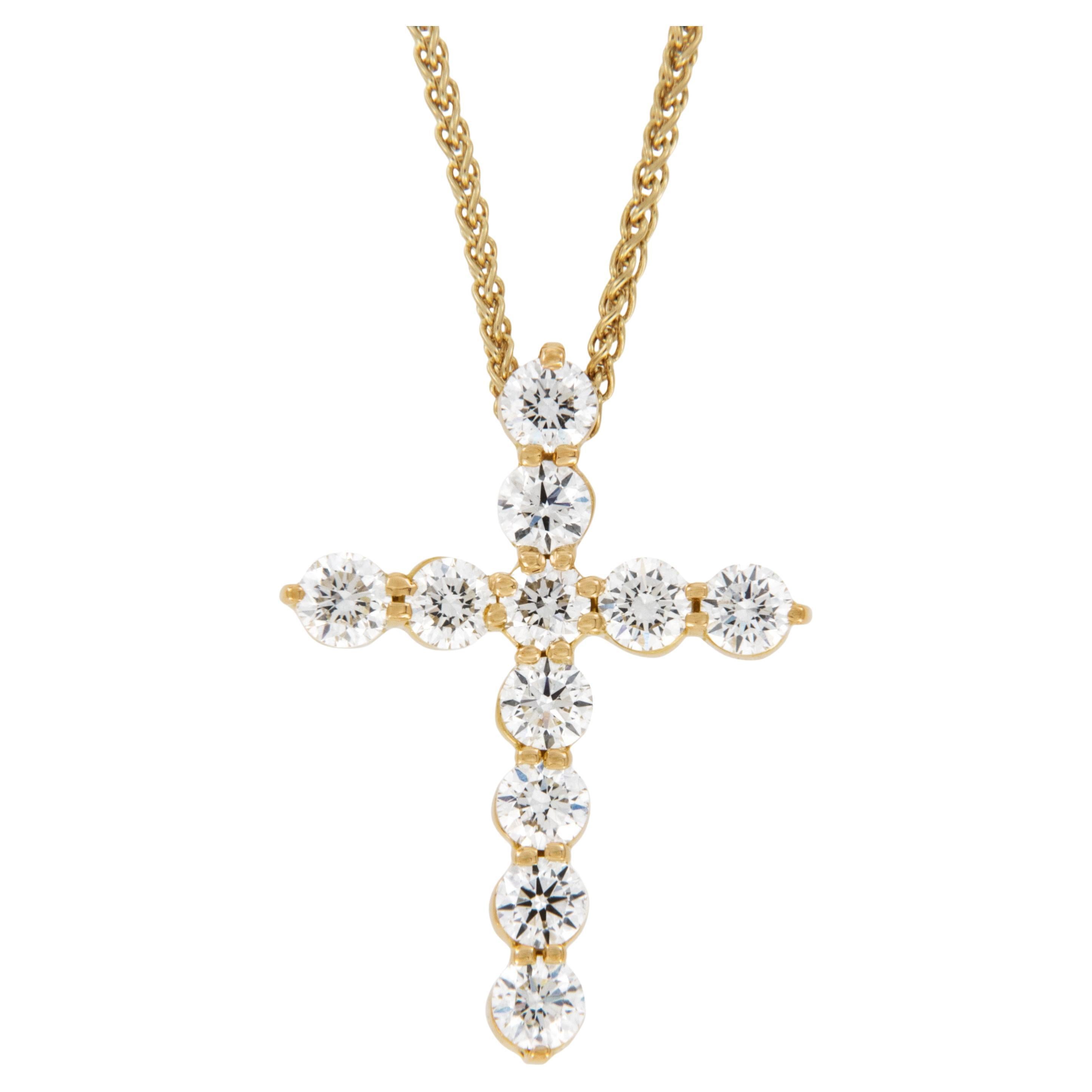 18 Karat Yellow Gold 0.82 Cttw VS Diamond Cross Pendant Necklace For Sale