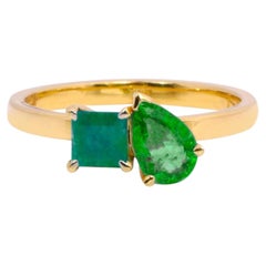 Anillo de moda moderno de oro amarillo de 18 quilates y 0,98 quilates de esmeralda natural de dos piedras