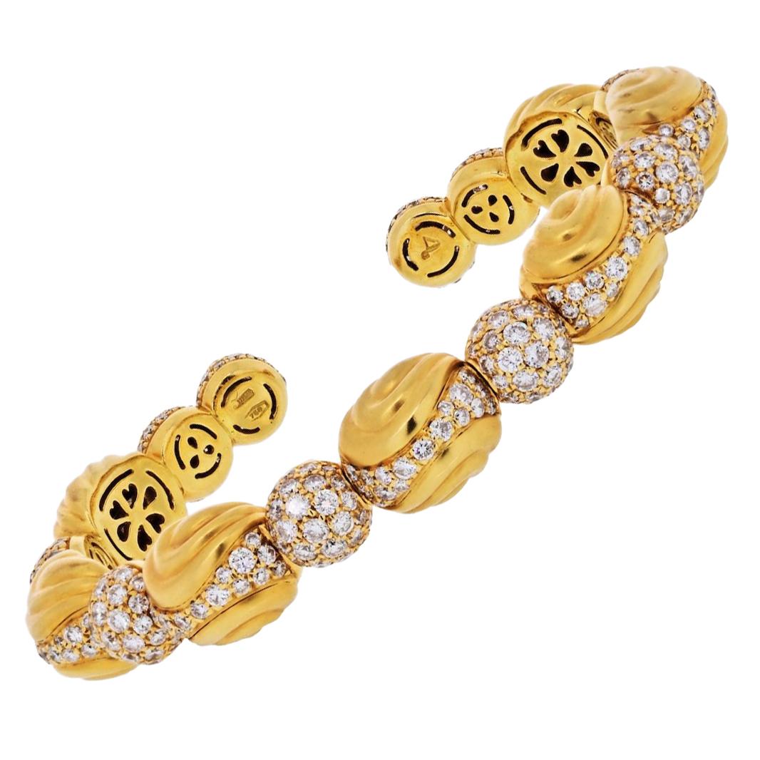 18 Karat Yellow Gold 10 Carat Fluted Bombe Diamond Cuff Bangle Bracelet