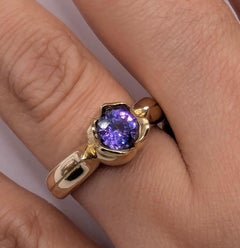 18 Karat Yellow Gold 1.0 Carat Purple Sapphire Tulip Sculpture Ring