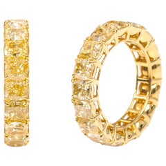 Anello a fascia di eternità in oro giallo 18 carati da 10,01 carati con diamante giallo solitario