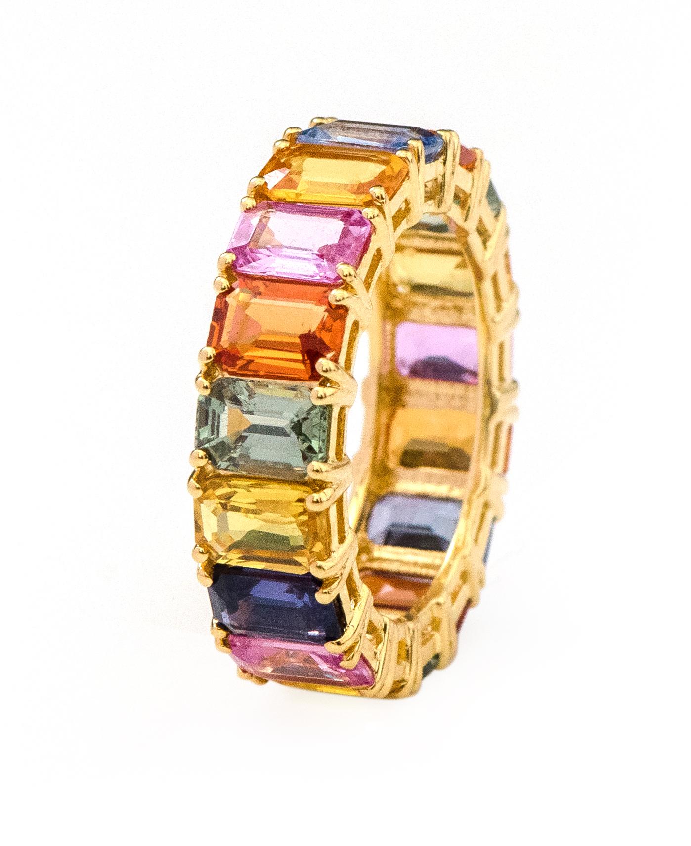 18 Karat Yellow Gold 11.05 Carat Emerald-Cut Multi-Sapphire Eternity Band Ring For Sale 2