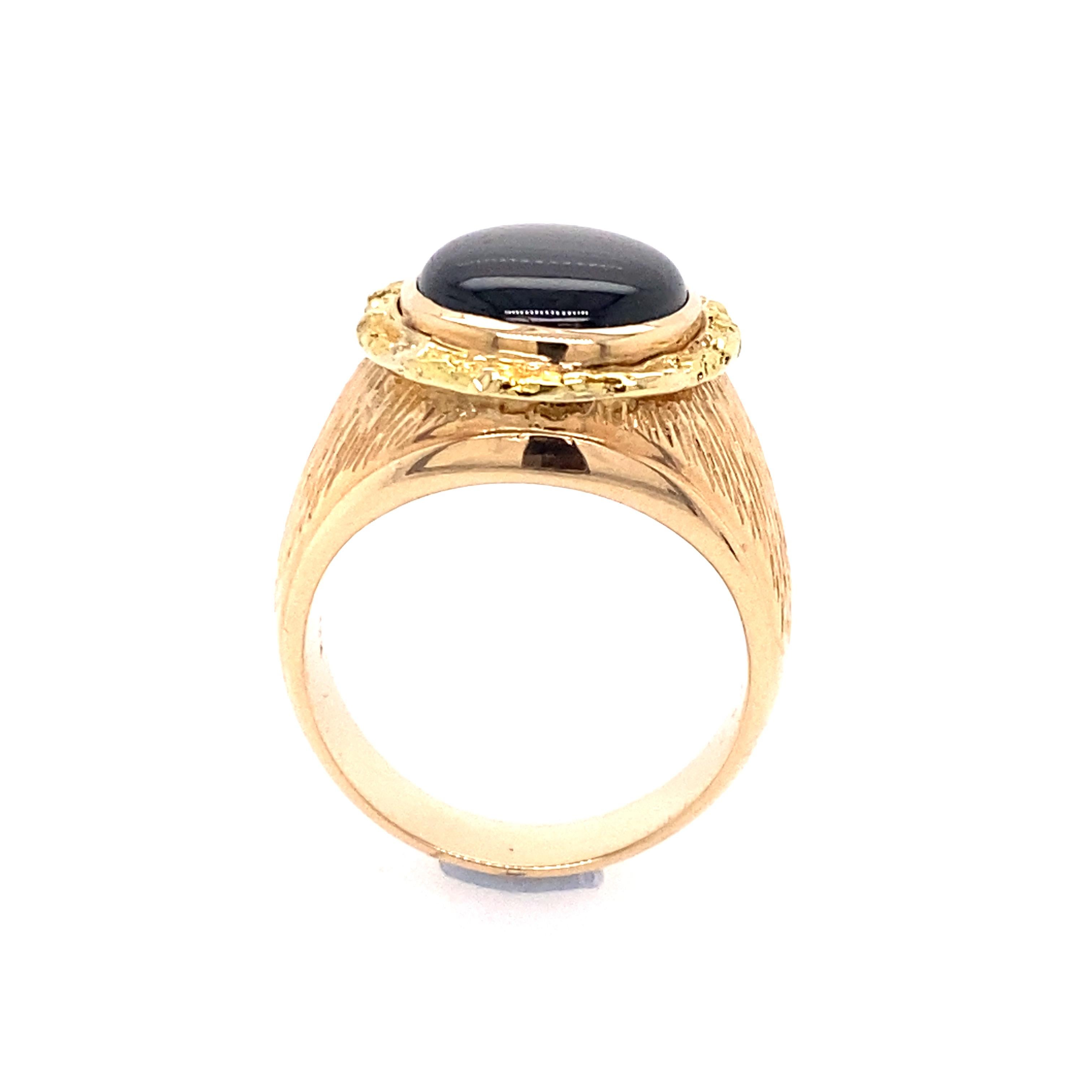 18 Karat Yellow Gold 11.35 Carat Star Sapphire Black Star Ring For Sale 1