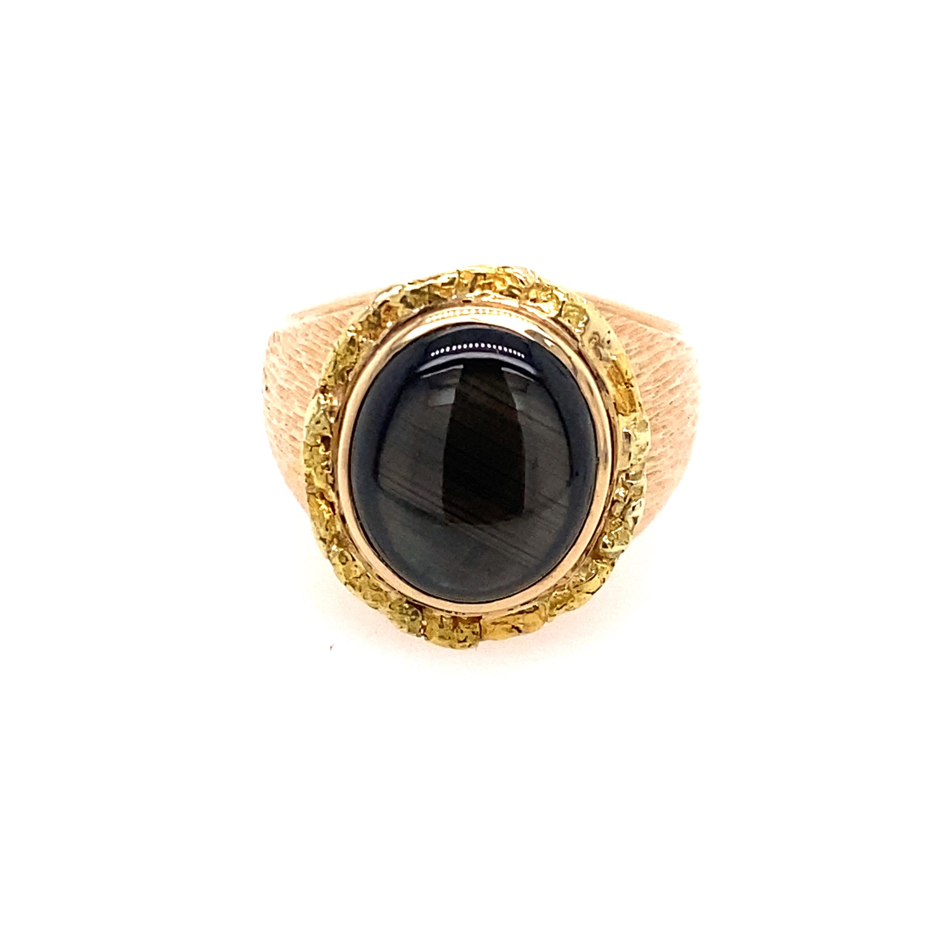 18 Karat Yellow Gold 11.35 Carat Star Sapphire Black Star Ring For Sale 3