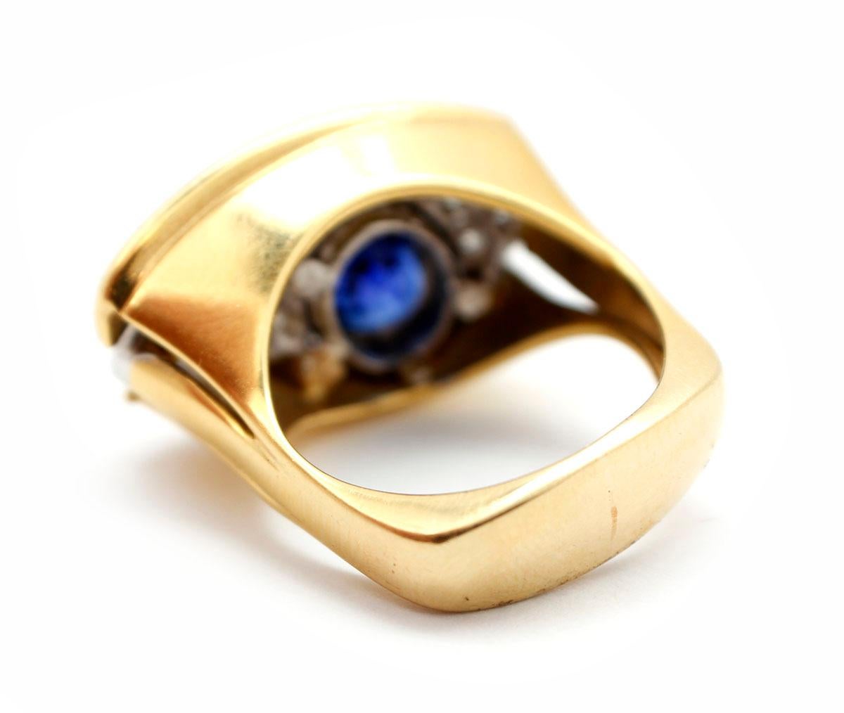 18 Karat Yellow Gold, 1.15 Carat Diamond and 1.00 Carat Sapphire Eye Ring In New Condition For Sale In Scottsdale, AZ