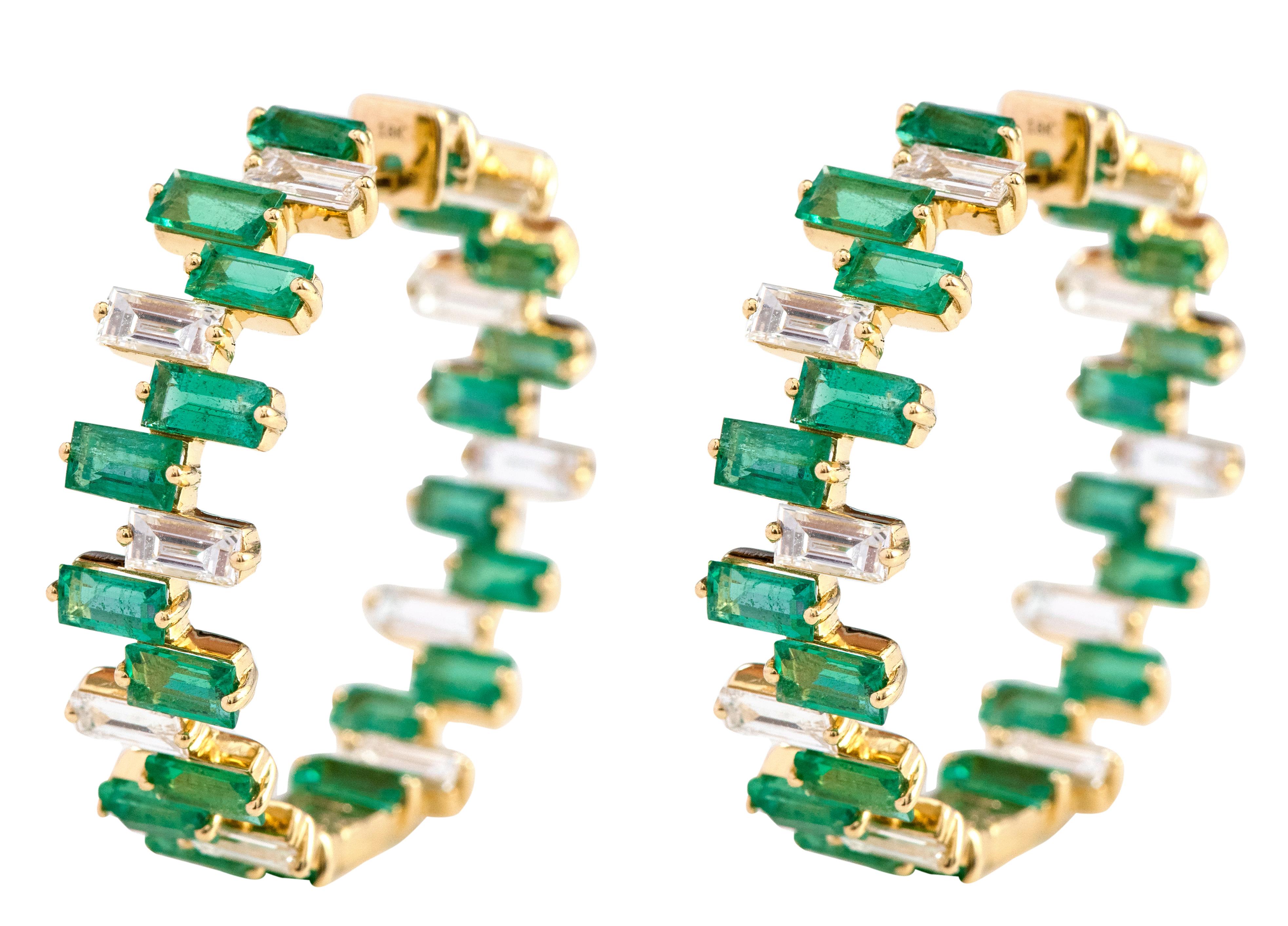 18 Karat Yellow Gold 11.50 Carats Natural Emerald and Diamond Hoop Earrings

This adorable and glamorous parakeet green emerald and diamond criss-cross hoop earring is splendid. The zig-zag formation of the two alternating solitaire mix size