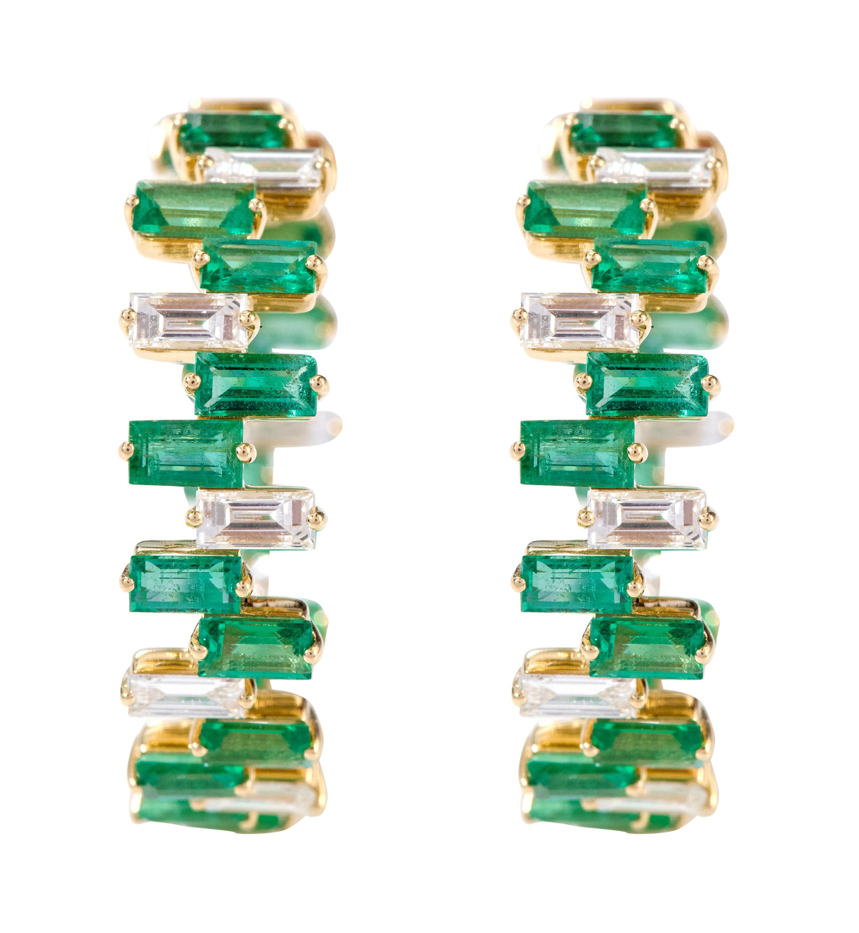 Modern 18 Karat Yellow Gold 11.50 Carats Natural Emerald and Diamond Hoop Earrings For Sale