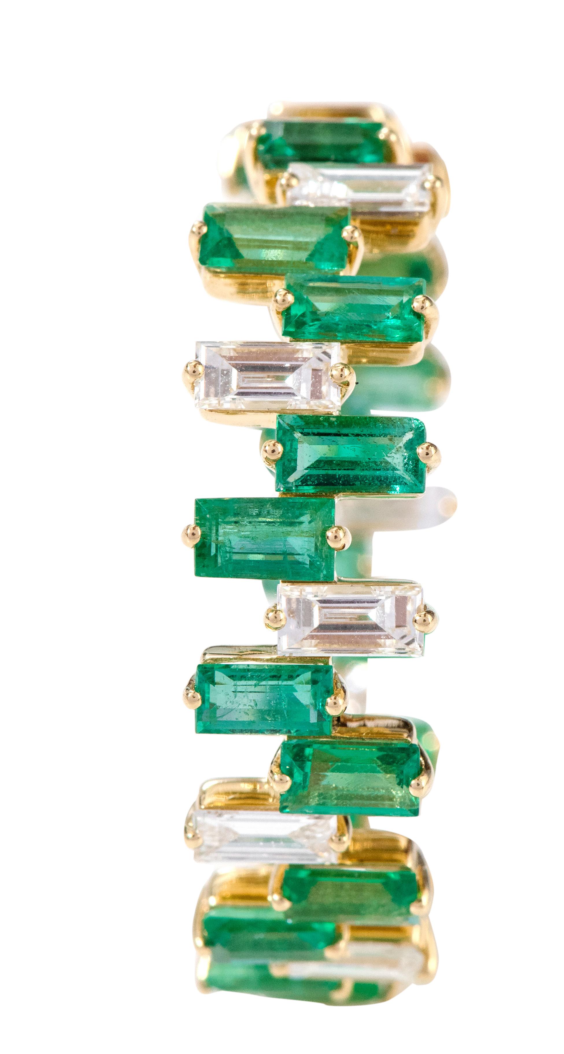 18 Karat Yellow Gold 11.50 Carats Natural Emerald and Diamond Hoop Earrings For Sale 2