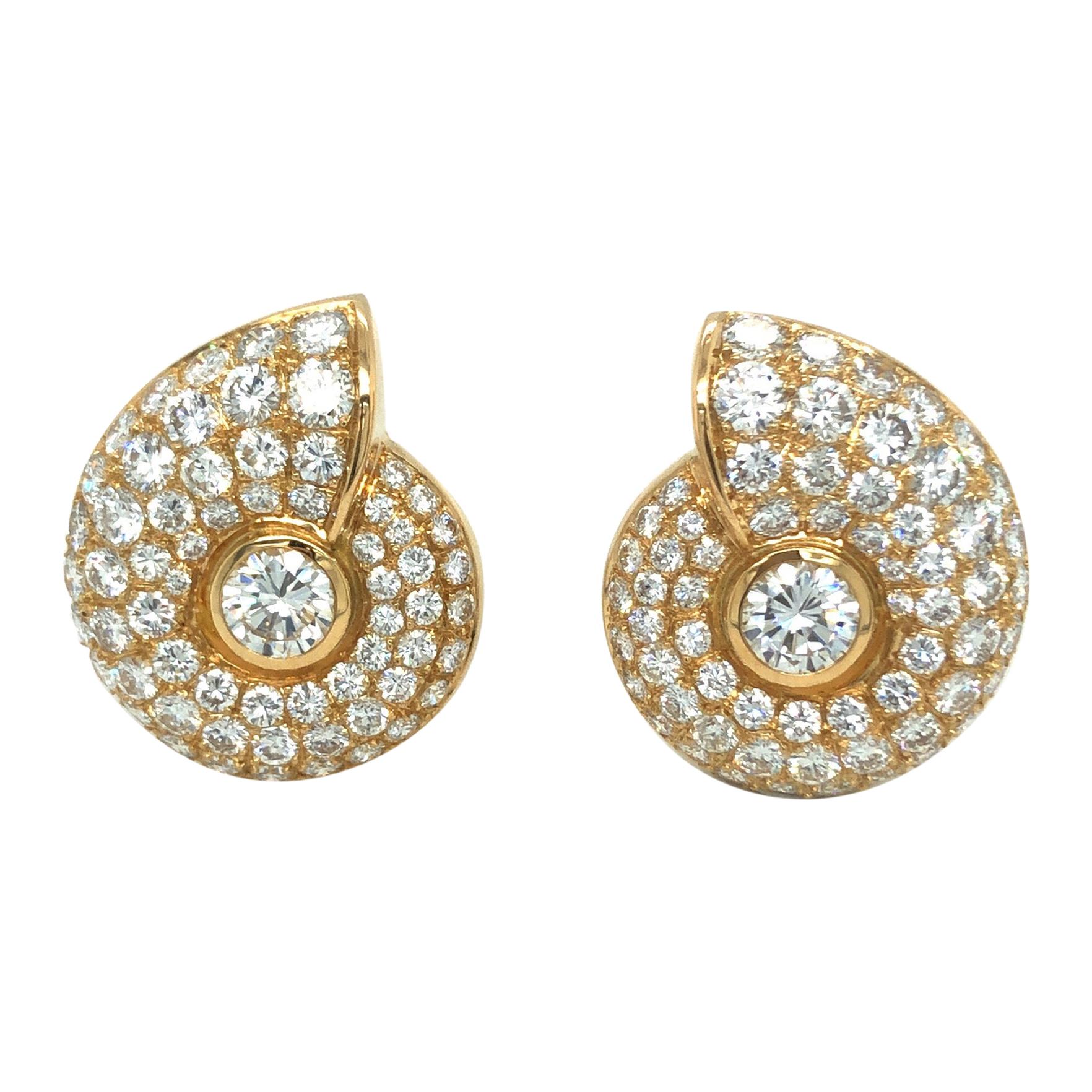 18 Karat Yellow Gold 11.6 Carats Round Cut Diamonds Snail Shell Shaped Earrings