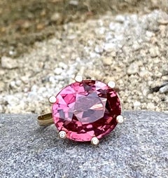 18 Karat Yellow Gold 11.83 Carats Rubellite Tourmaline Diamond Cocktail Ring