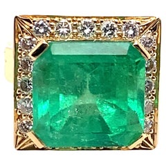 18 Karat Yellow Gold 12 Carat Emerald Diamond Cluster Ring