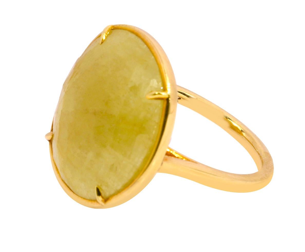 Women's 18 Karat Yellow Gold 12.91 Carat Sapphire Cocktail Ring For Sale