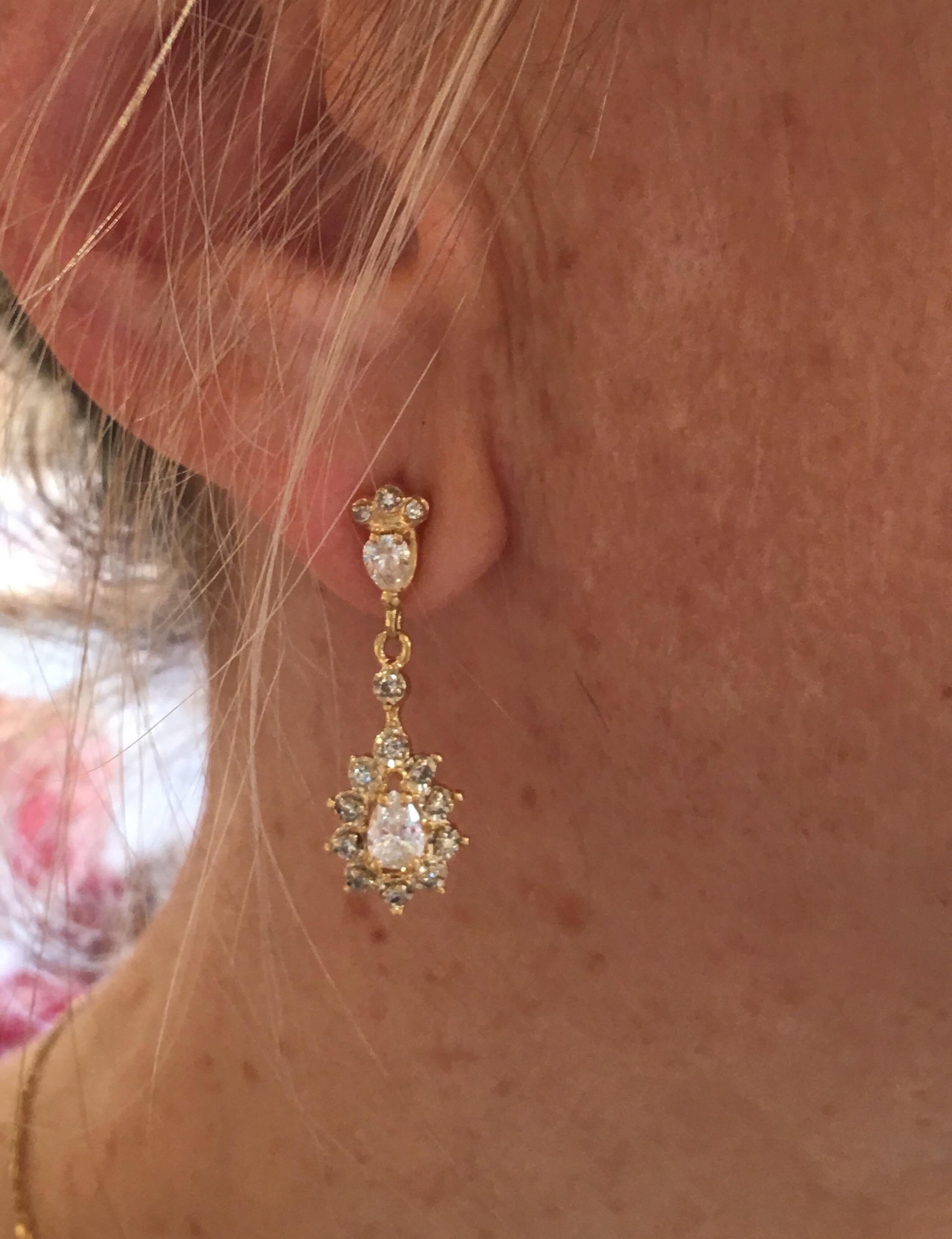 Women's 18 Karat Yellow Gold 1.30 Carat Pear Diamond Dangle Earrings