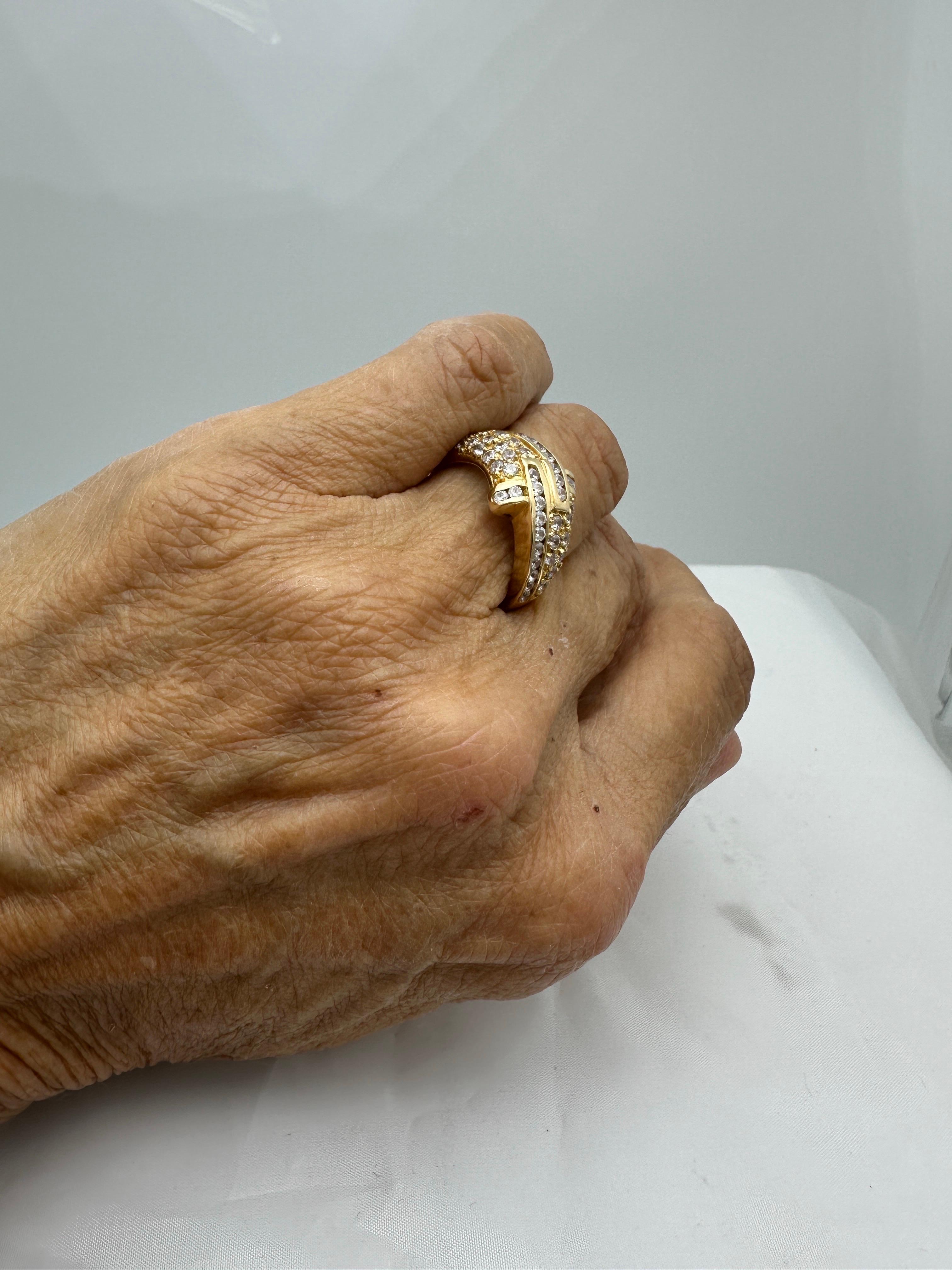 Bague dôme en or jaune 18 carats 1,30 ct de diamant en vente 5