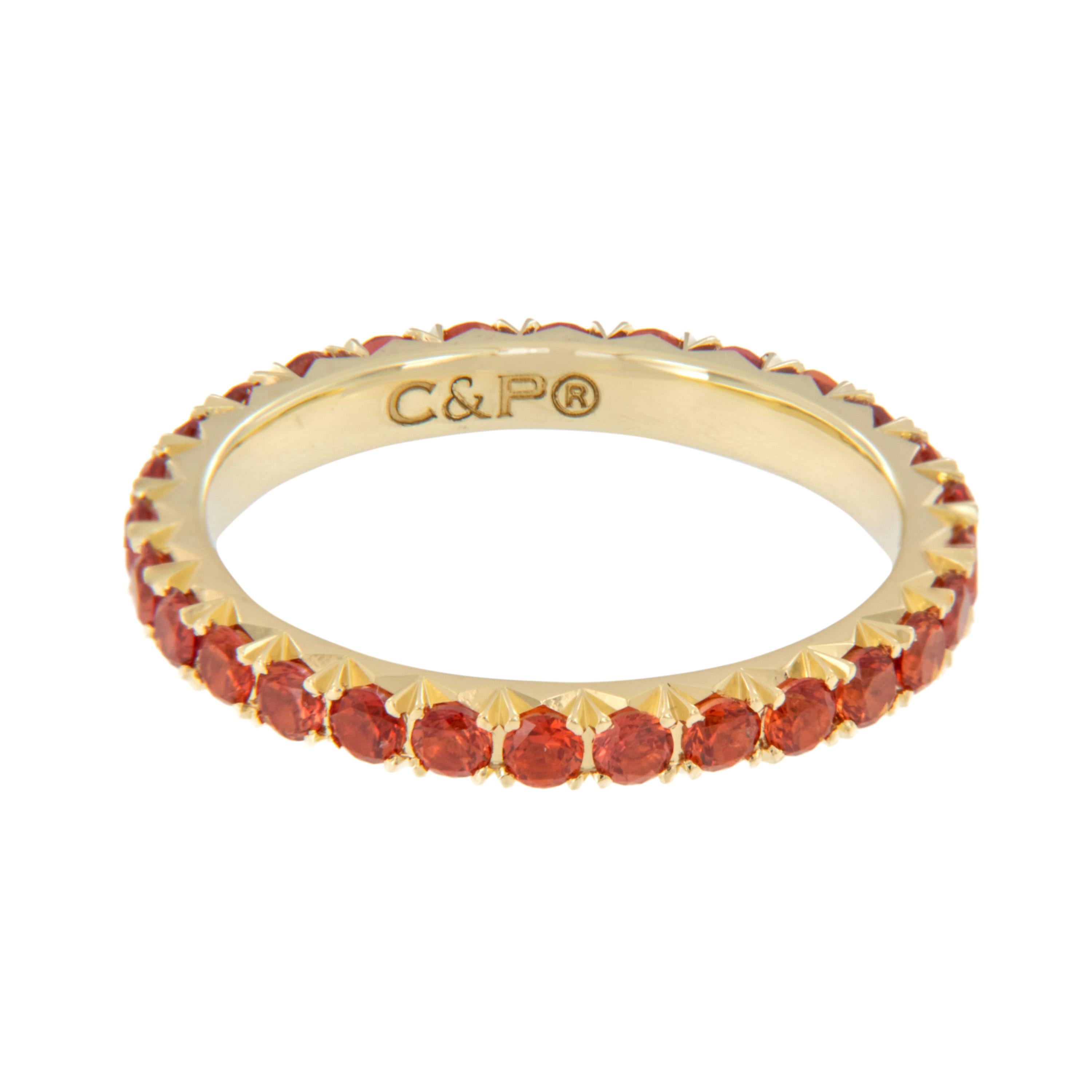 Aussi brillant que le soleil et aussi chaud qu'un feu ! Ce magnifique bracelet éternel en or jaune 18 carats est serti de saphirs orange (28=1,33 cttw) dans une taille de 6,25. Saviez-vous que les saphirs existent dans toutes les couleurs sauf le