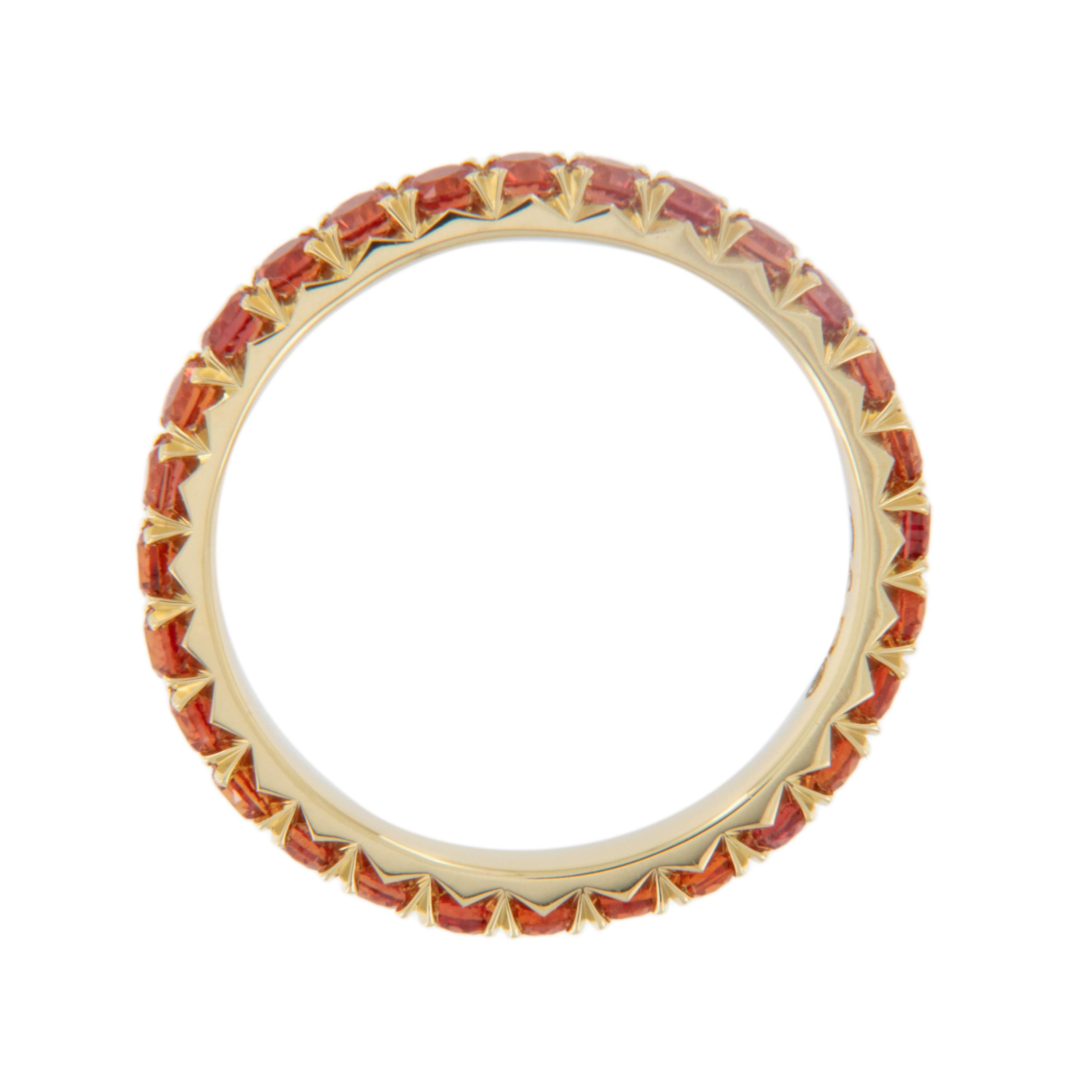 Contemporain Anneau d'éternité en or jaune 18 carats avec saphir orange 1,33 carat en vente