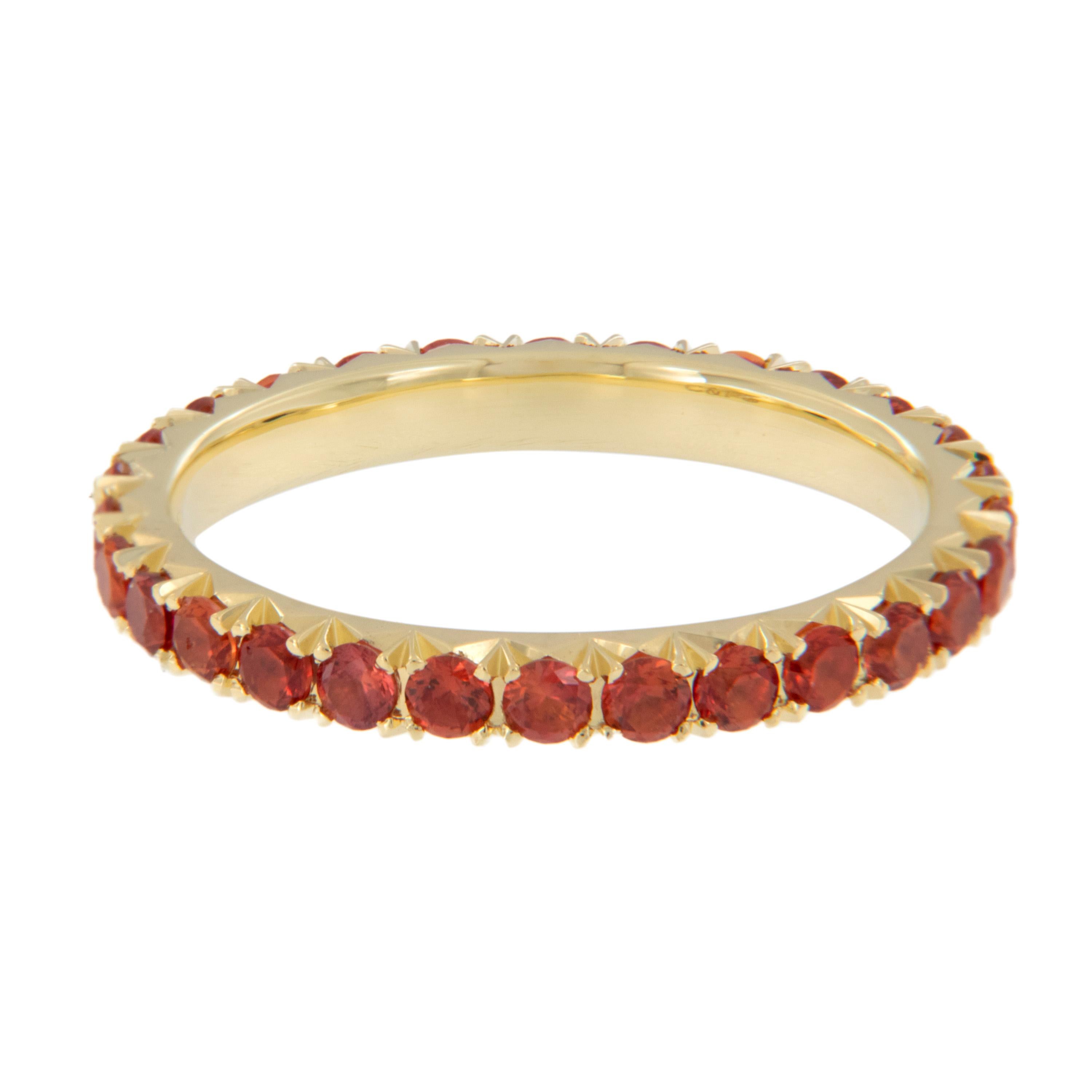 Taille ronde Anneau d'éternité en or jaune 18 carats avec saphir orange 1,33 carat en vente