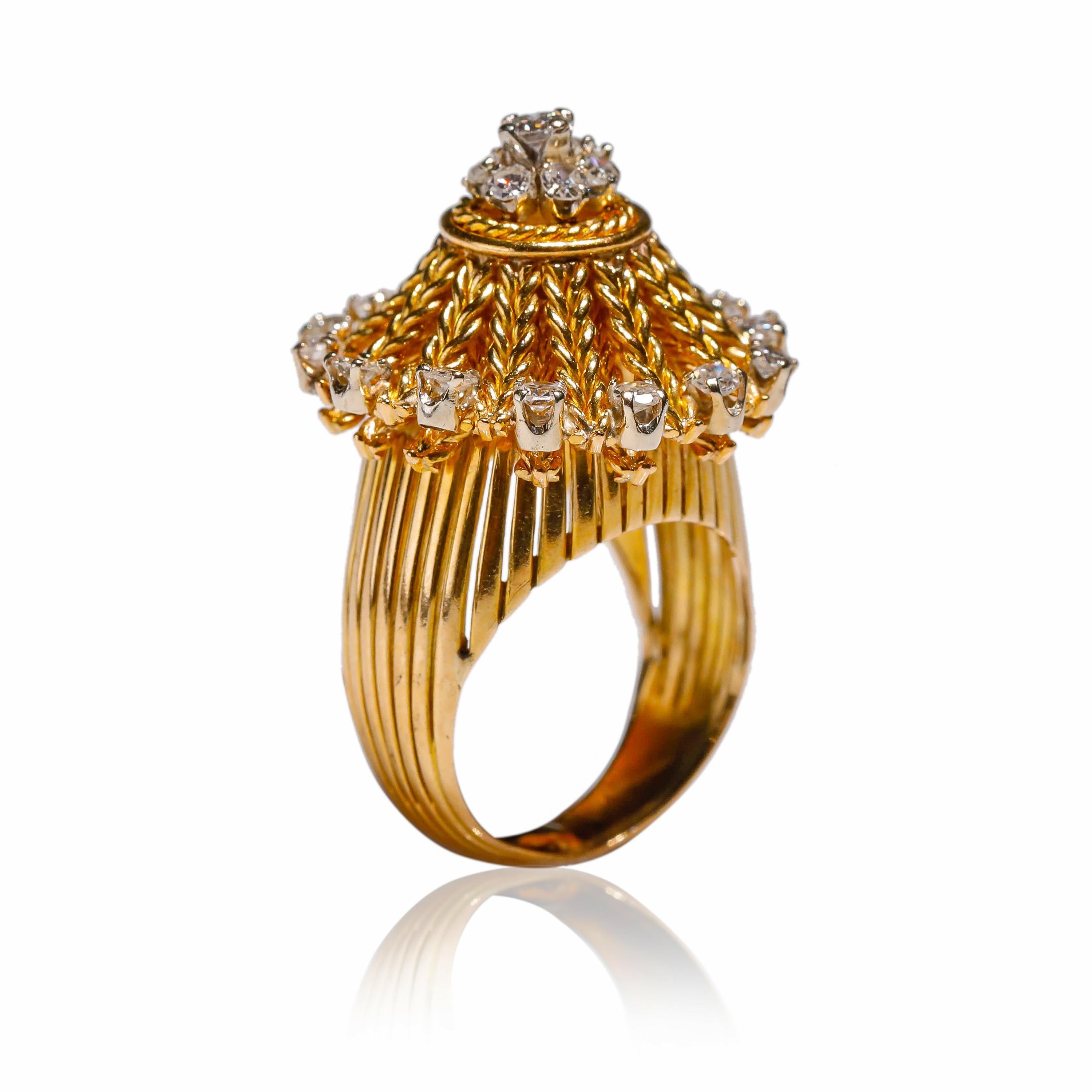 Anillo de oro amarillo de 18 quilates con cúpula de cóctel de diamantes pavé de corte redondo blanco de 1,35 quilates Artesano en venta