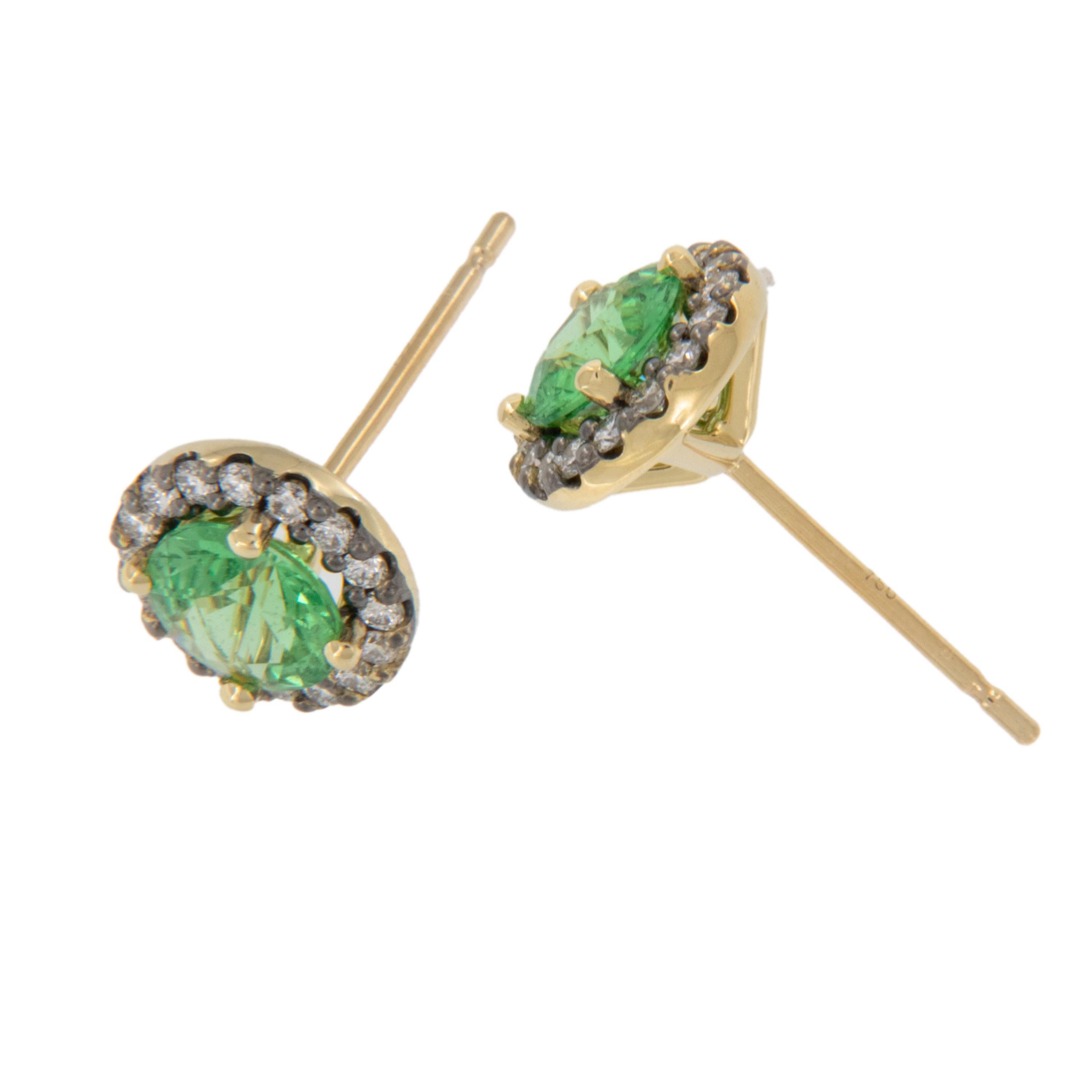 Contemporary 18 Karat Yellow Gold 1.37 Cttw Tsavorite and 0.25 Cttw Diamond Halo Stud Earring For Sale
