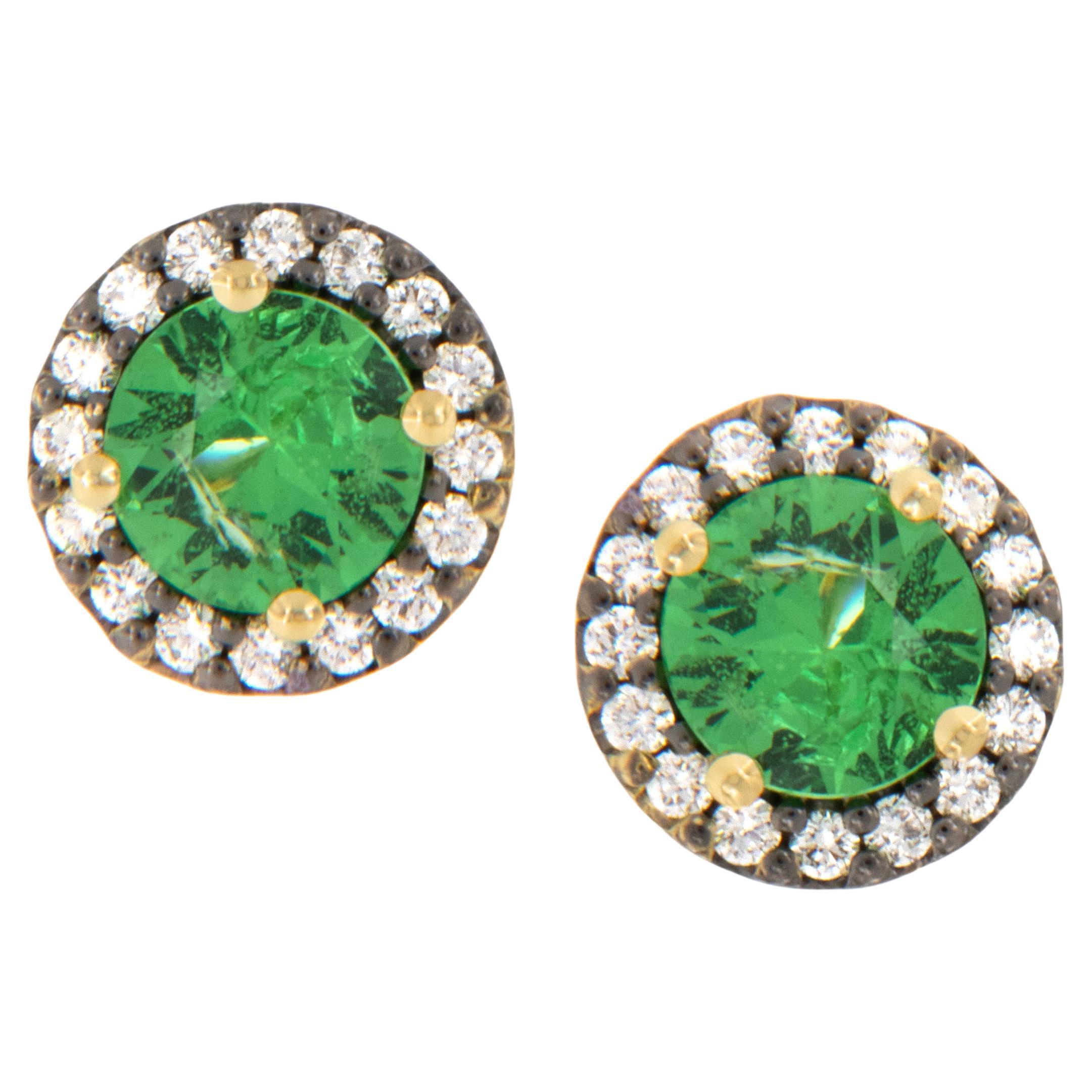 18 Karat Yellow Gold 1.37 Cttw Tsavorite and 0.25 Cttw Diamond Halo Stud Earring For Sale