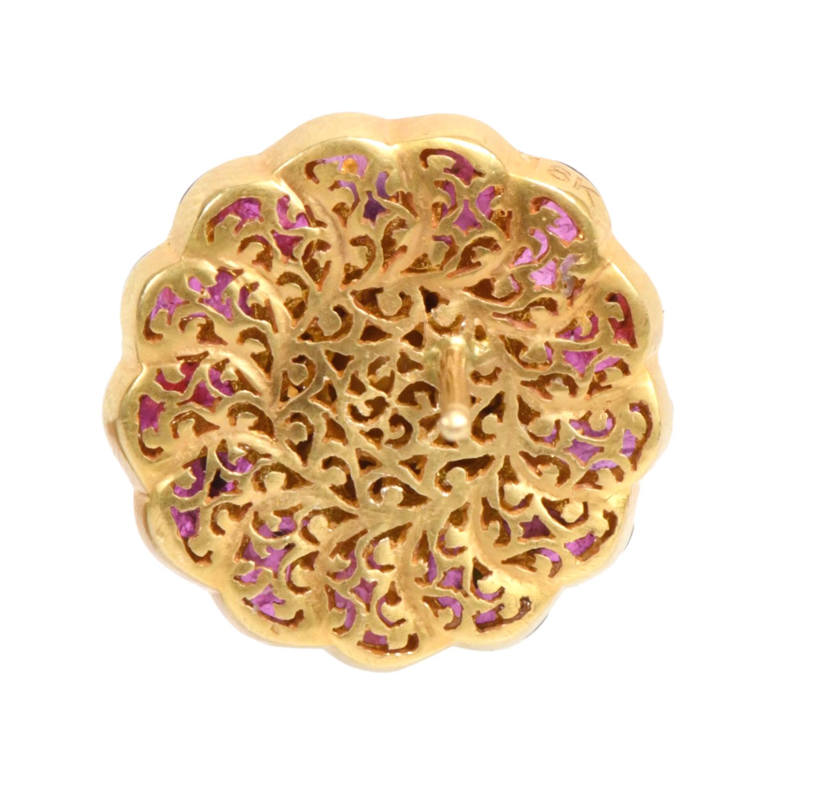 Clous d'oreilles fleur en or jaune 18 carats avec rubis et diamants de 13,73 carats en vente 3