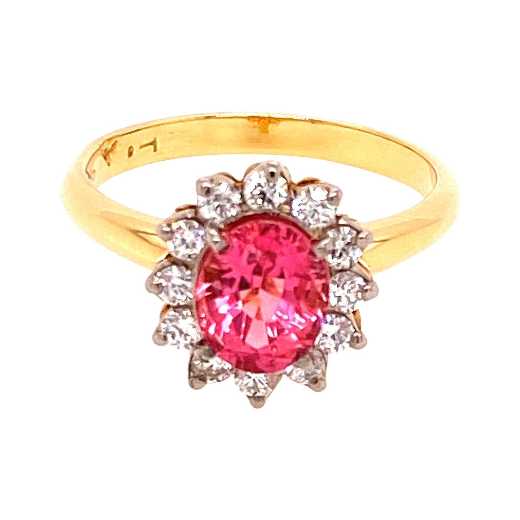 18 Karat Yellow Gold 1.40 Carat Vivid Pink Tourmaline Diamond Cluster Ring