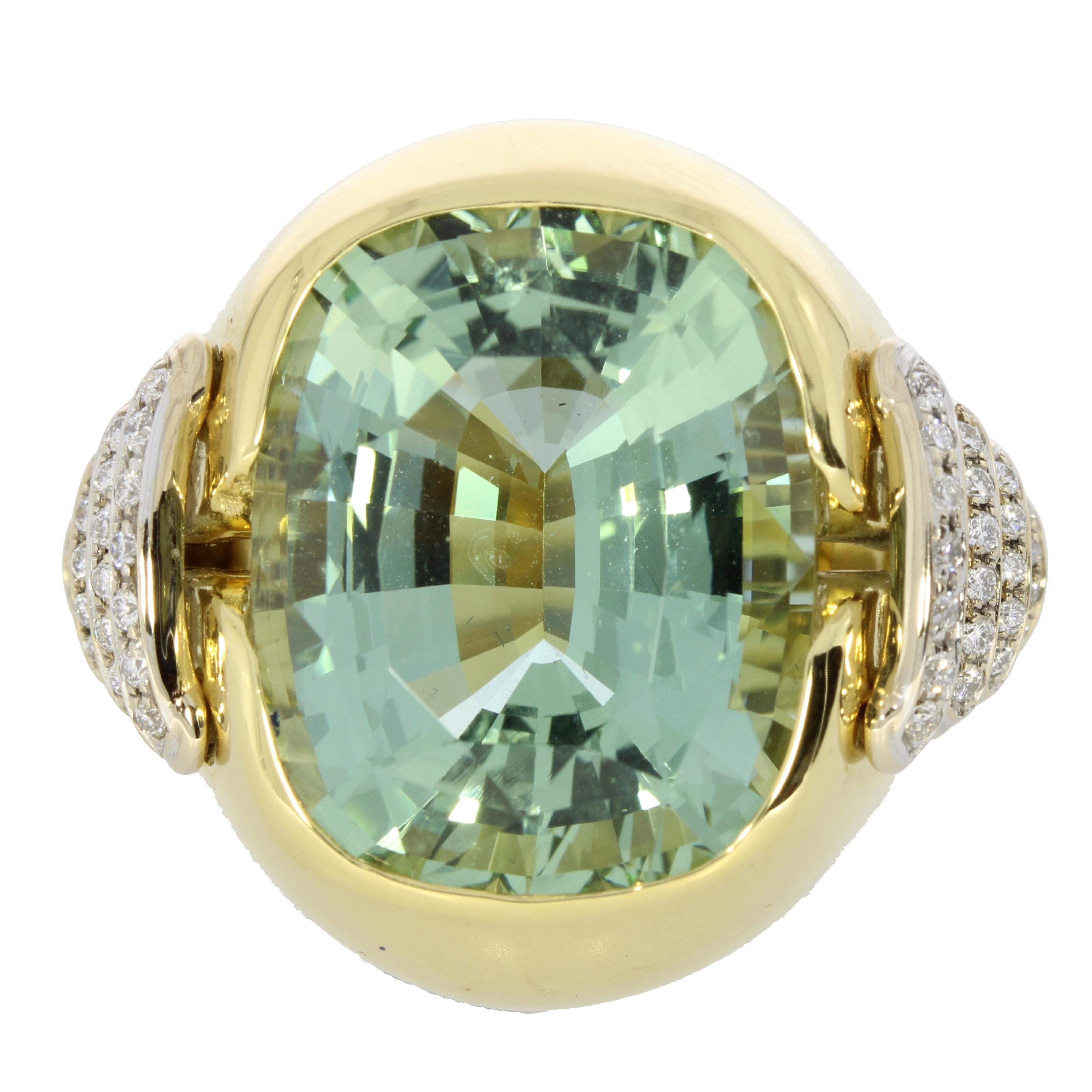 18 Karat Yellow Gold 14.08 Carat Green Aquamarine and Diamond Cocktail Ring In New Condition For Sale In London, GB