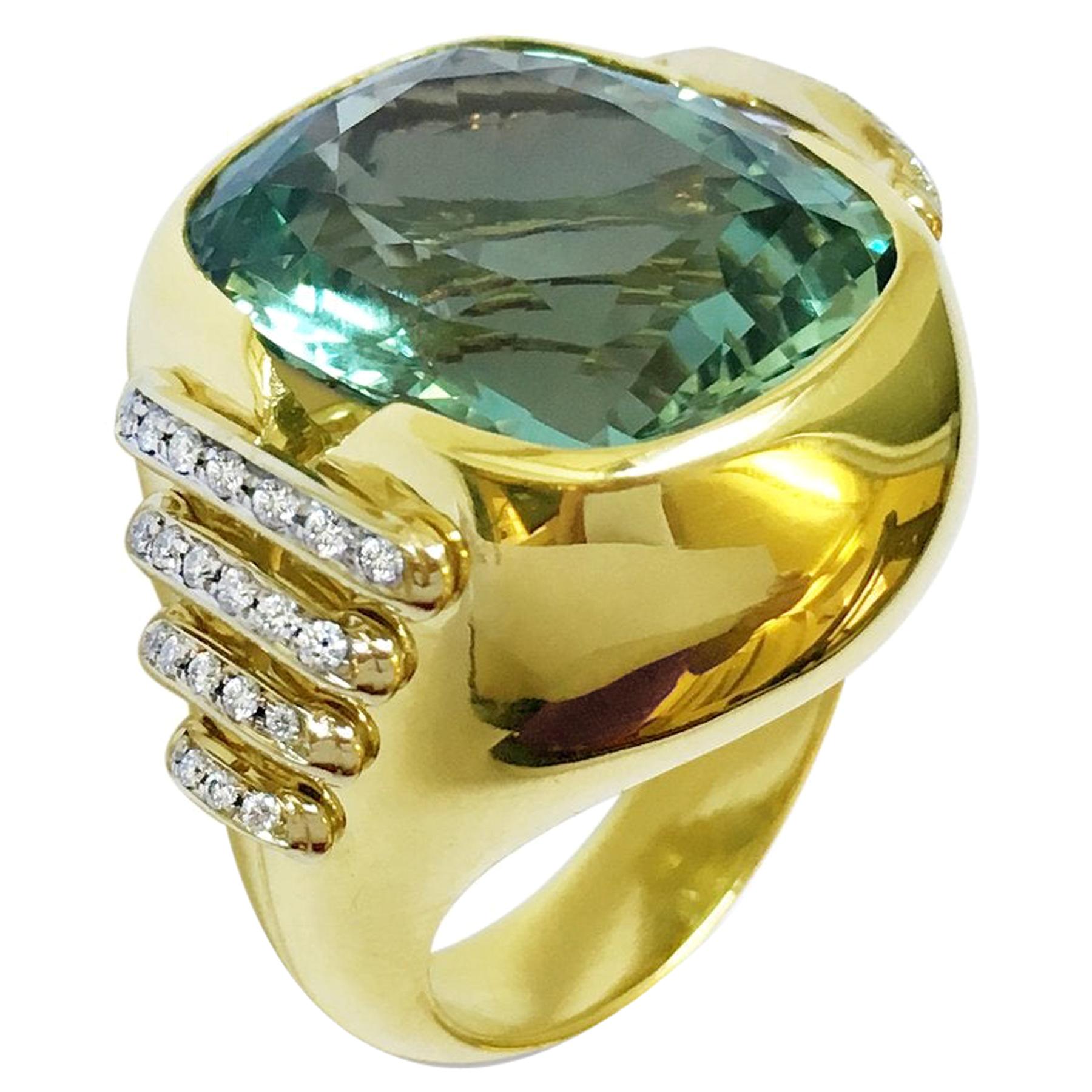 18 Karat Yellow Gold 14.08 Carat Green Aquamarine and Diamond Cocktail Ring For Sale