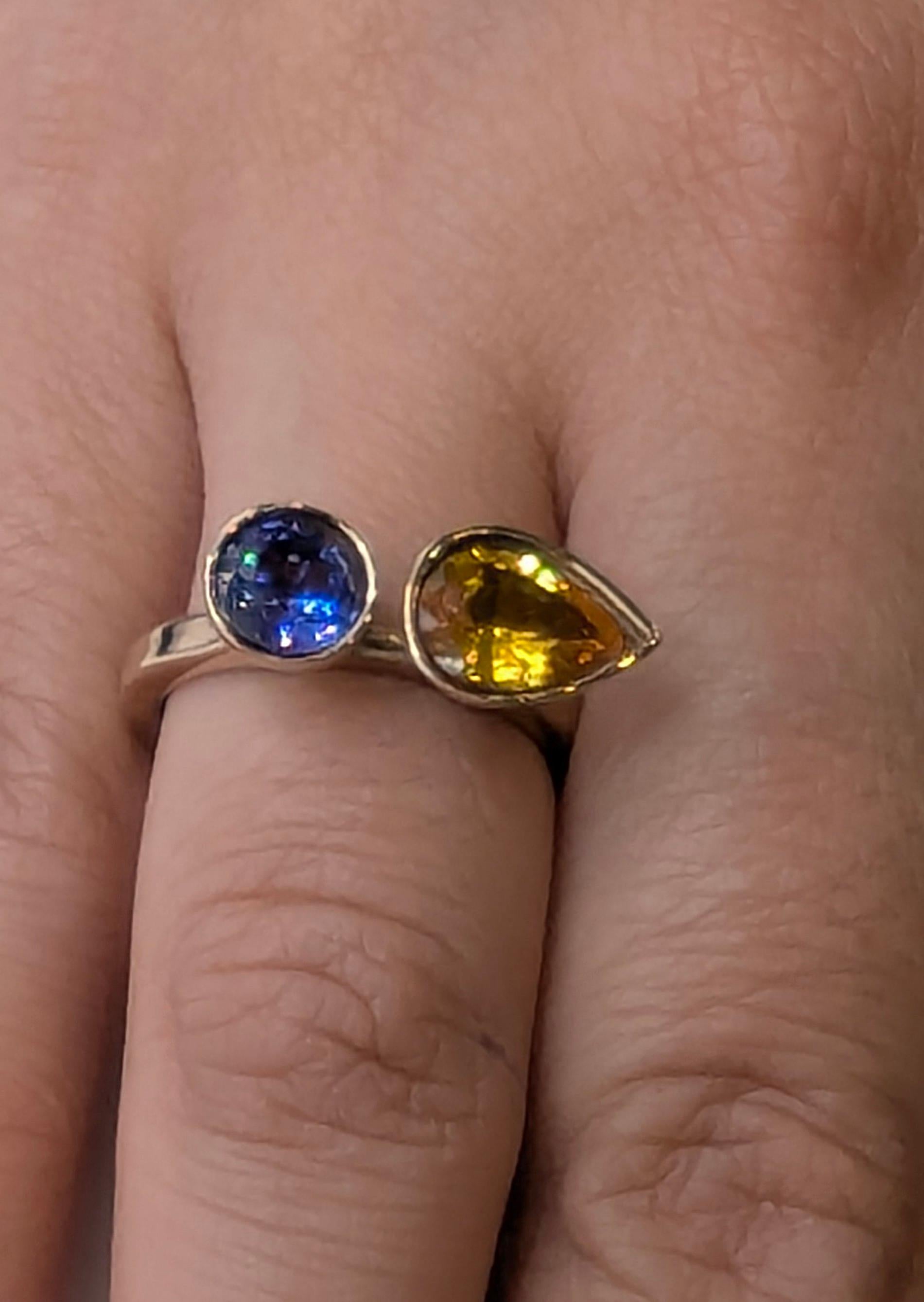 Women's 18 Karat Yellow Gold 1.43 Carat Yellow sapphire and  1.05 Carat Blue Sapphire For Sale