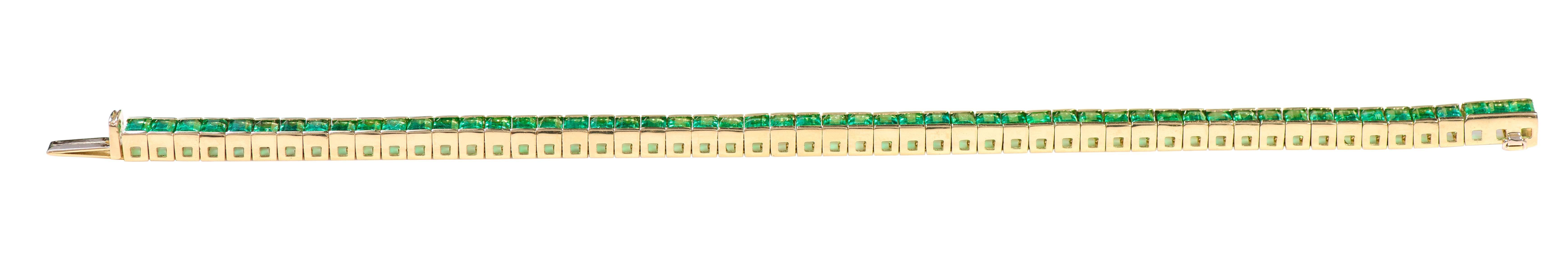 Women's 18 Karat Yellow Gold 14.99 Carats Baguette-Cut Natural Emerald Tennis Bracelet For Sale