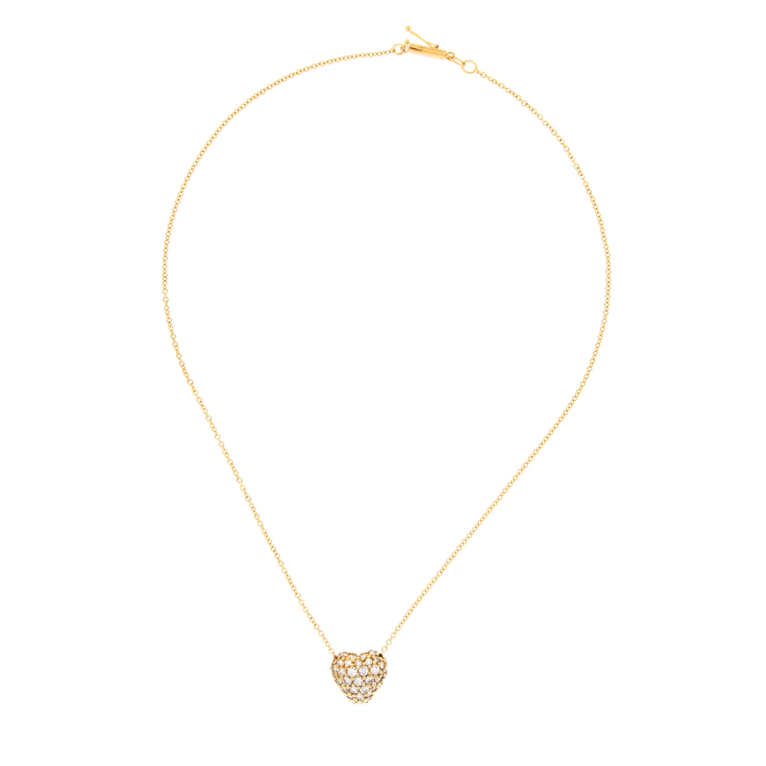 Klassisch und substanziell, diese 18 Karat Weißgold puffy Herz Halskette mit 1,50 Cttw von F-G Farbe, VS Klarheit Diamanten auf einer 18KYG 16