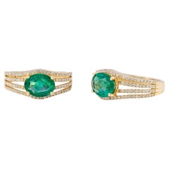 18 Karat Yellow Gold 1.68 Carat Natural Green Emerald and Diamond Statement Ring