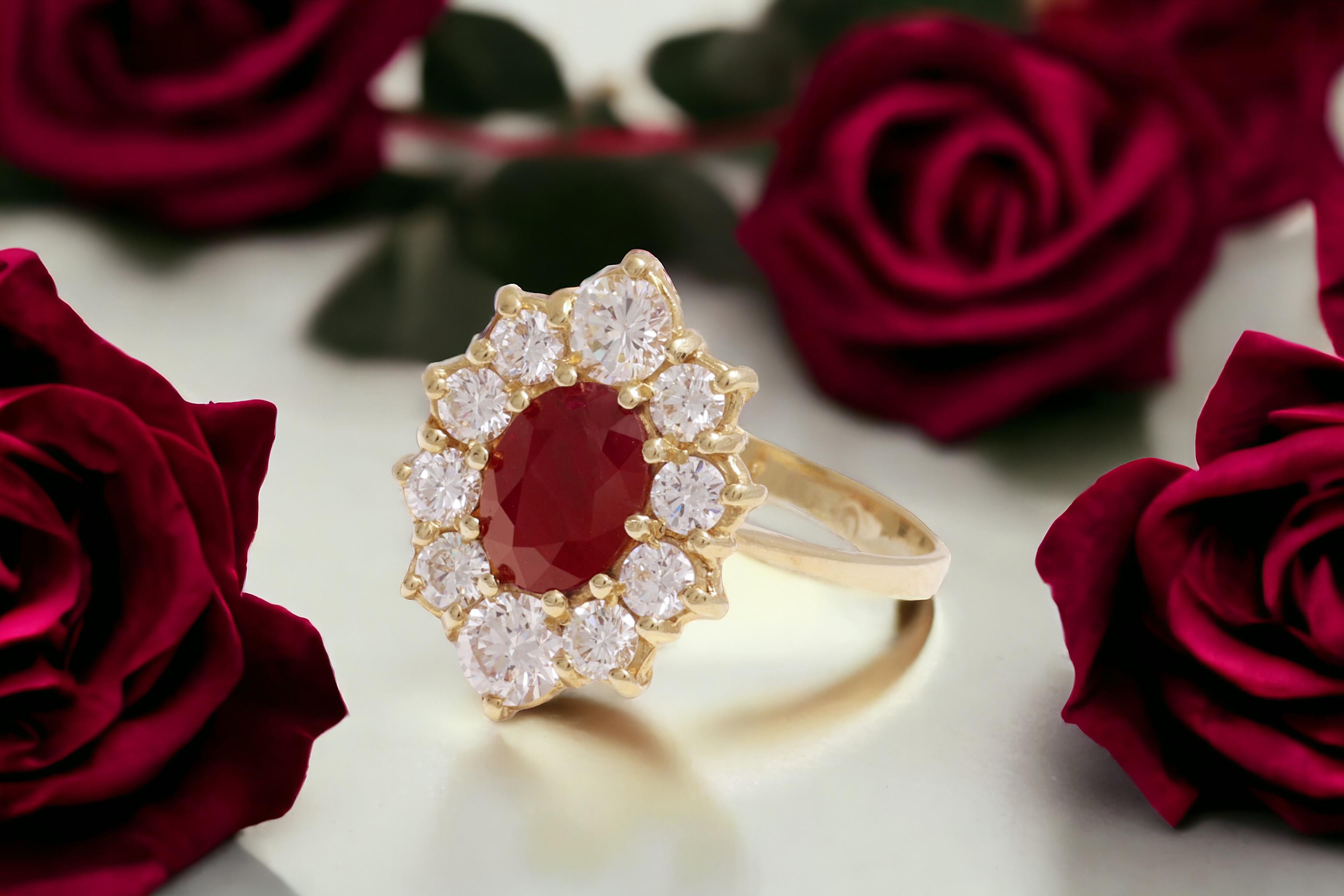 18 Karat Yellow Gold 1.71 Carat Ruby Ring with Diamonds For Sale 3