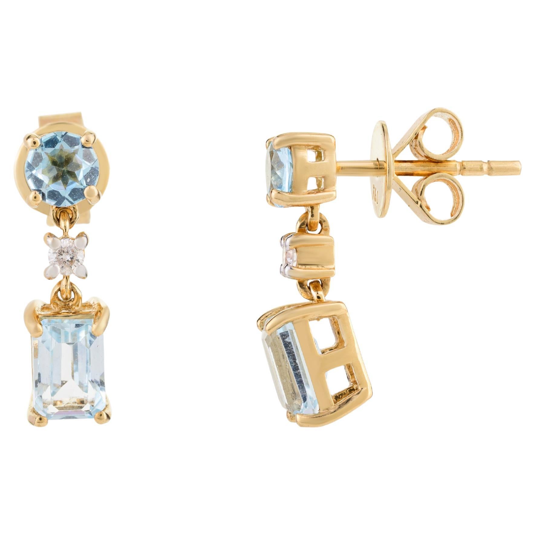 Boucles d'oreilles pendantes en or jaune 18 carats avec topaze bleue de 2 carats pour femmes  en vente