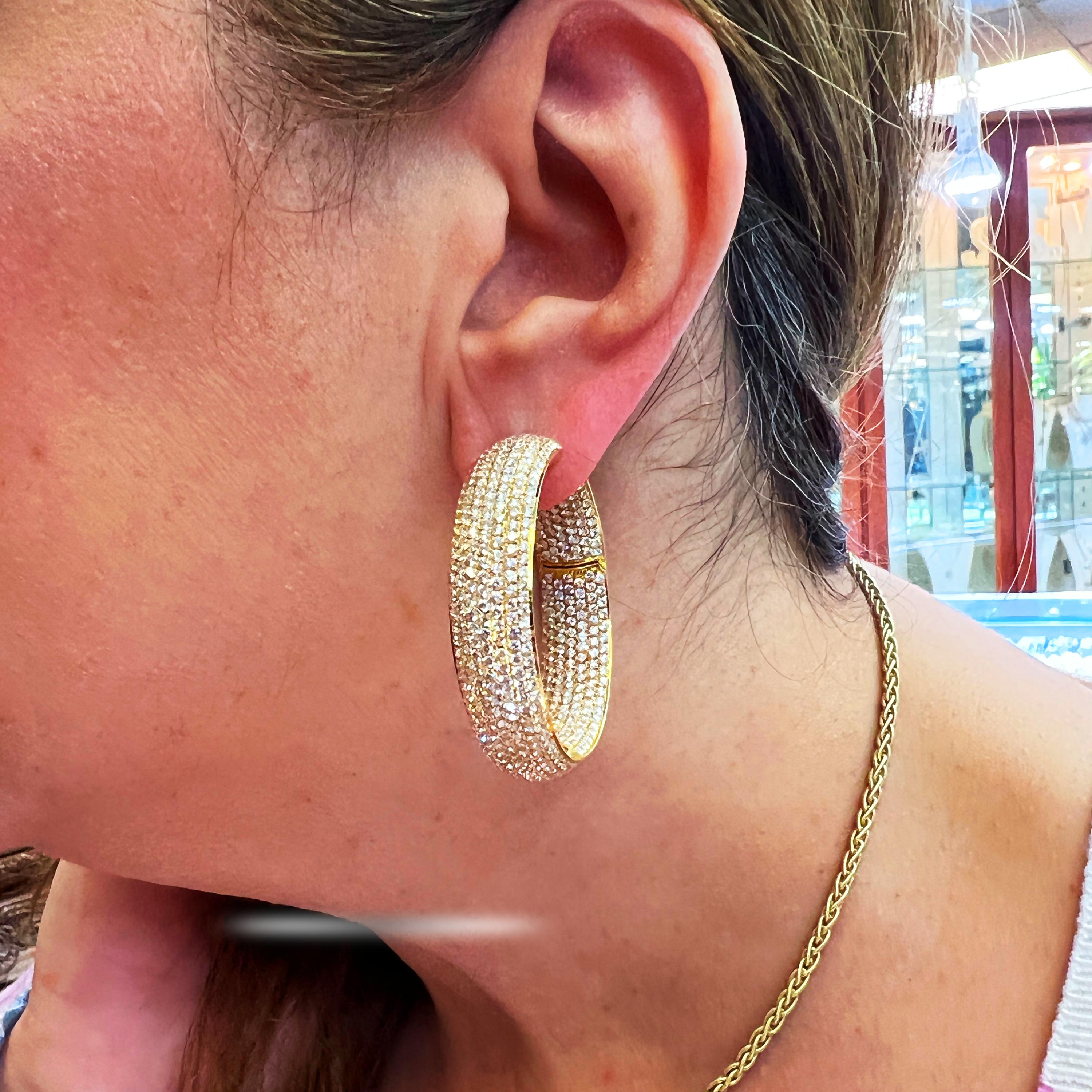 18K Yellow Gold 20 Carat Diamonds Inside-Out Hoop Earrings

This gorgeous pair of hoops features apprx. 20 carats of diamonds set inside and out. 

Earrings measure 1.70 inch in length from top to bottom. 0.40 inch in width (thickness).

Made in USA