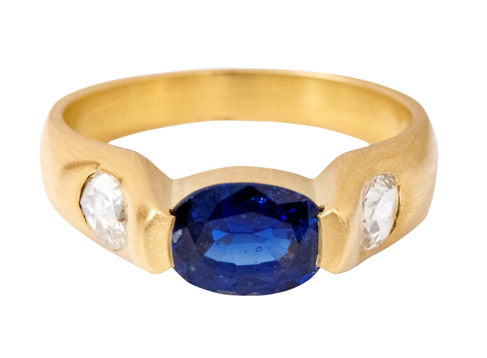 18 Karat Yellow Gold 2.07 Carat Sapphire and Diamond Three-Stone Ring For Sale 1